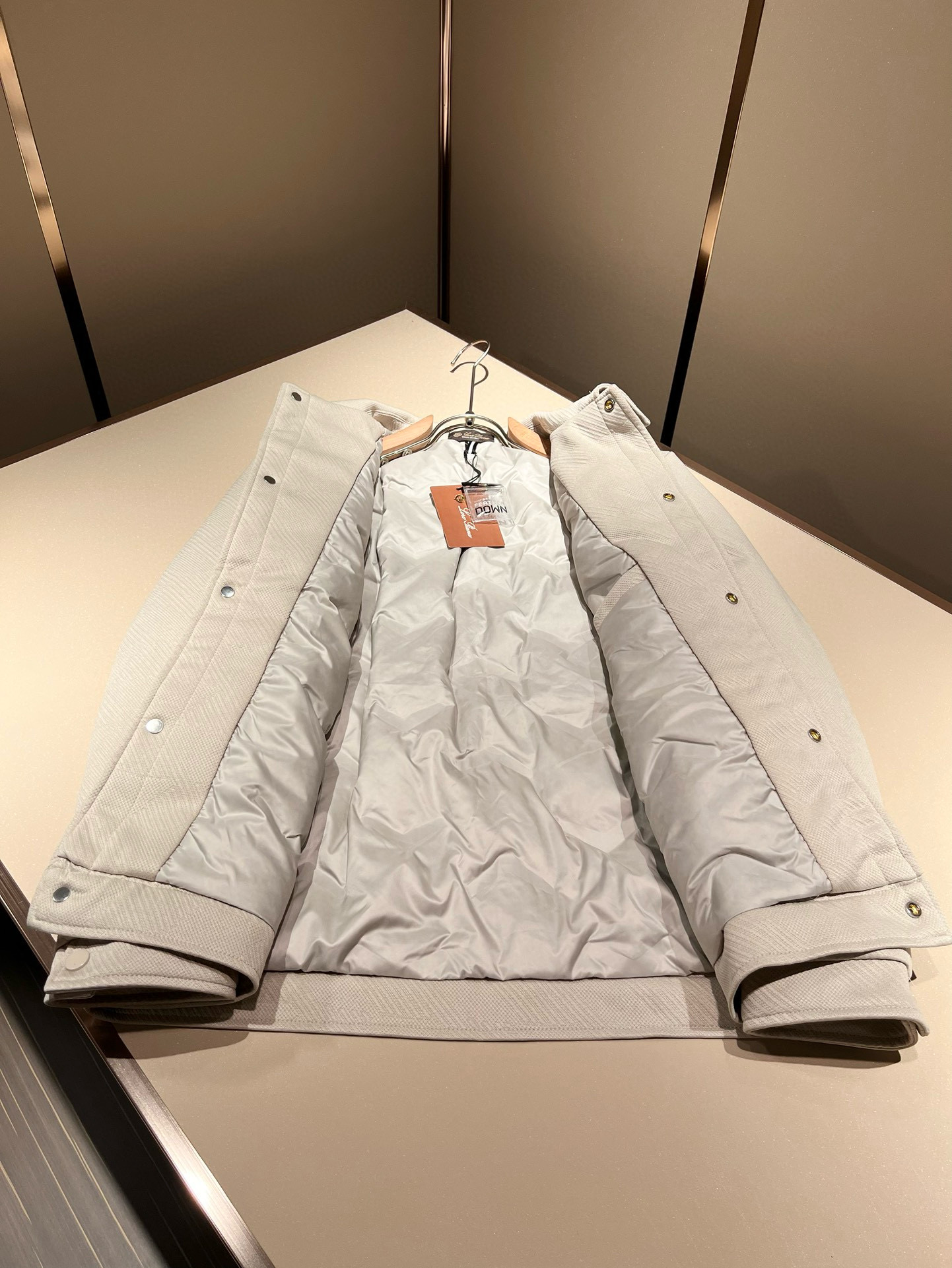 Loro Piana诺悠翩雅 2025秋冬新款男女同款👫 翻领羽绒服外套，胸前口袋修饰！贸易公司渠道稀出