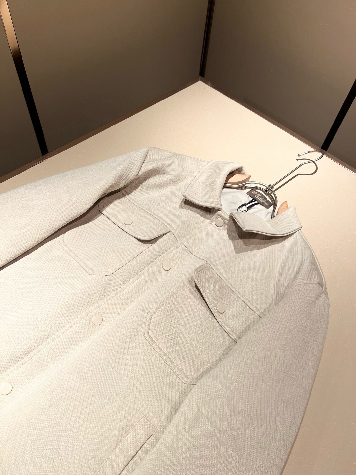 Loro Piana诺悠翩雅 2025秋冬新款男女同款👫 翻领羽绒服外套，胸前口袋修饰！贸易公司渠道稀出