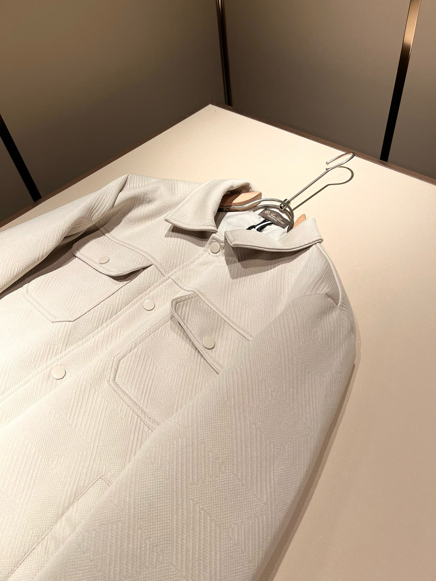 ⚠️细节图！ Loro Piana诺悠翩雅 2025秋冬新款男女同款👫 翻领羽绒服外套，胸前口袋修饰！贸