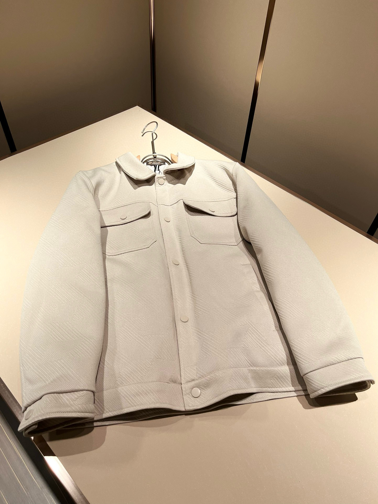 ⚠️细节图！ Loro Piana诺悠翩雅 2025秋冬新款男女同款👫 翻领羽绒服外套，胸前口袋修饰！贸