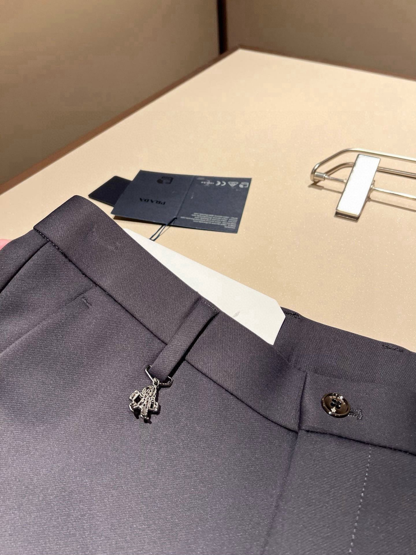 PRA*DA 普*达 2025秋冬新款弹力棉质混纺氨纶百搭西裤，男士经典商务休闲基础长裤西裤！贸易公司渠