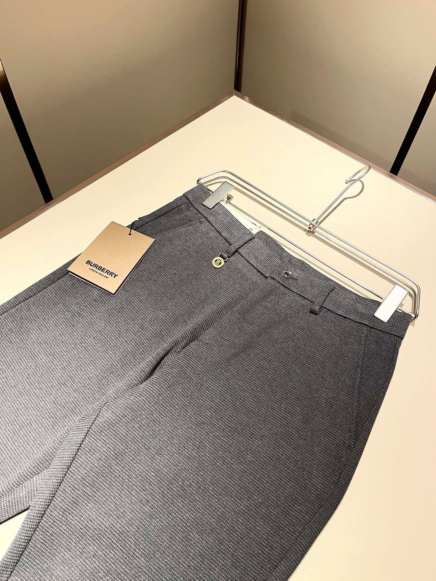 BURBER*Y巴*莉 2025秋冬男士休闲羊绒西裤，男士经典基础款小直筒裤 简洁纯色百搭款五金logo