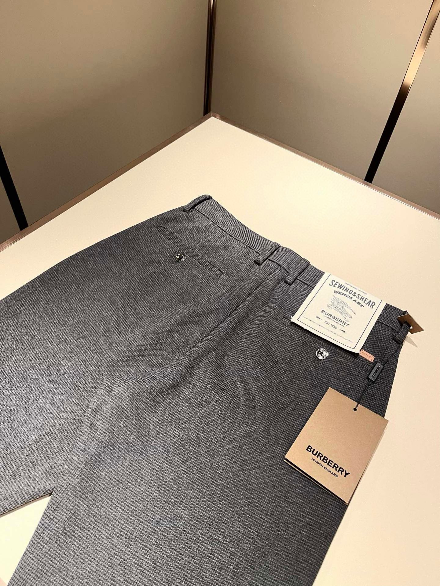 BURBER*Y巴*莉 2025秋冬男士休闲羊绒西裤，男士经典基础款小直筒裤 简洁纯色百搭款五金logo