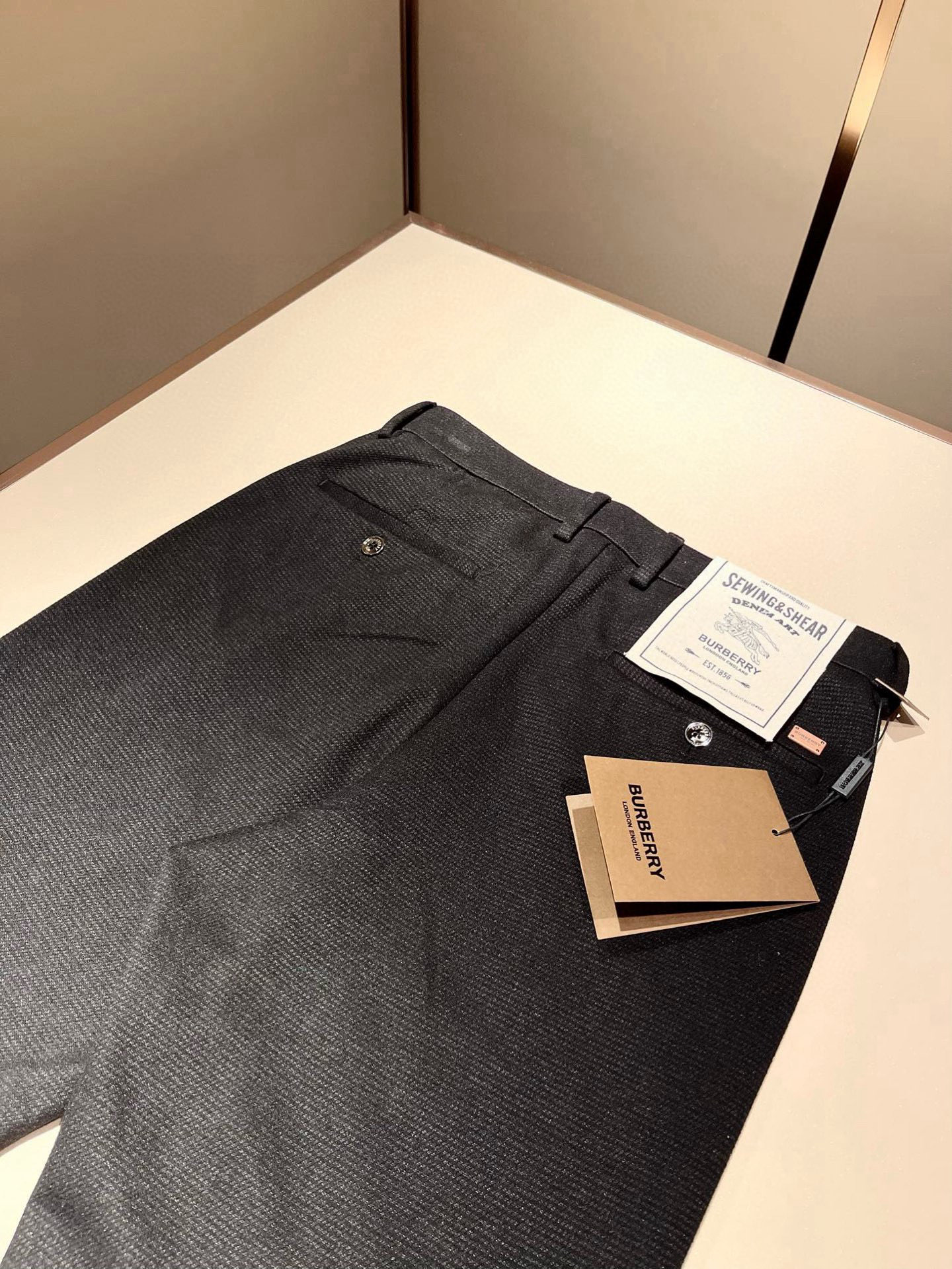 BURBER*Y巴*莉 2025秋冬男士休闲羊绒西裤，男士经典基础款小直筒裤 简洁纯色百搭款五金logo