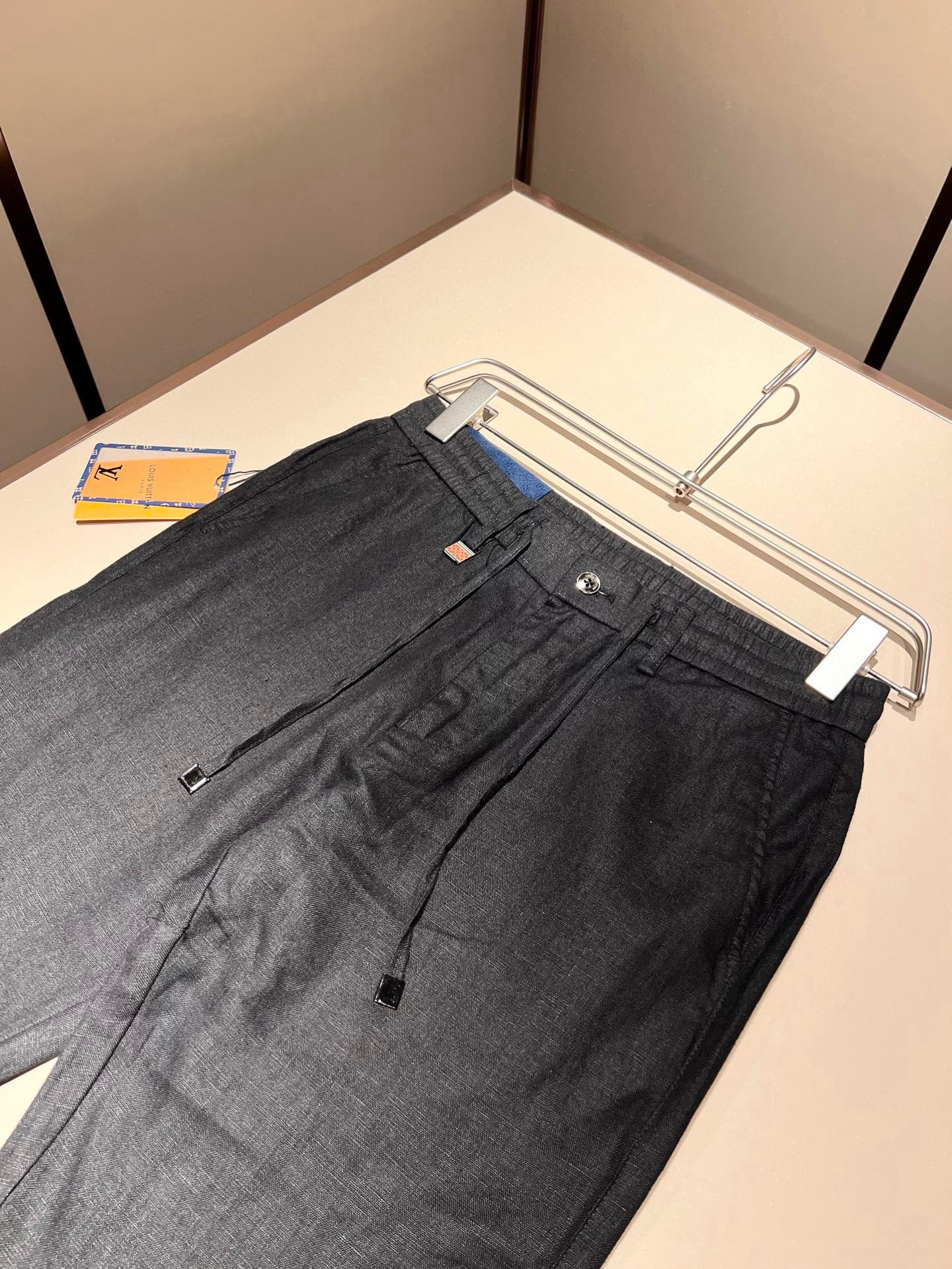 LouisVuitt*路易*登 2025秋冬新款男士棉麻休闲裤，男士经典时尚百搭商务休闲西裤! 都市精英