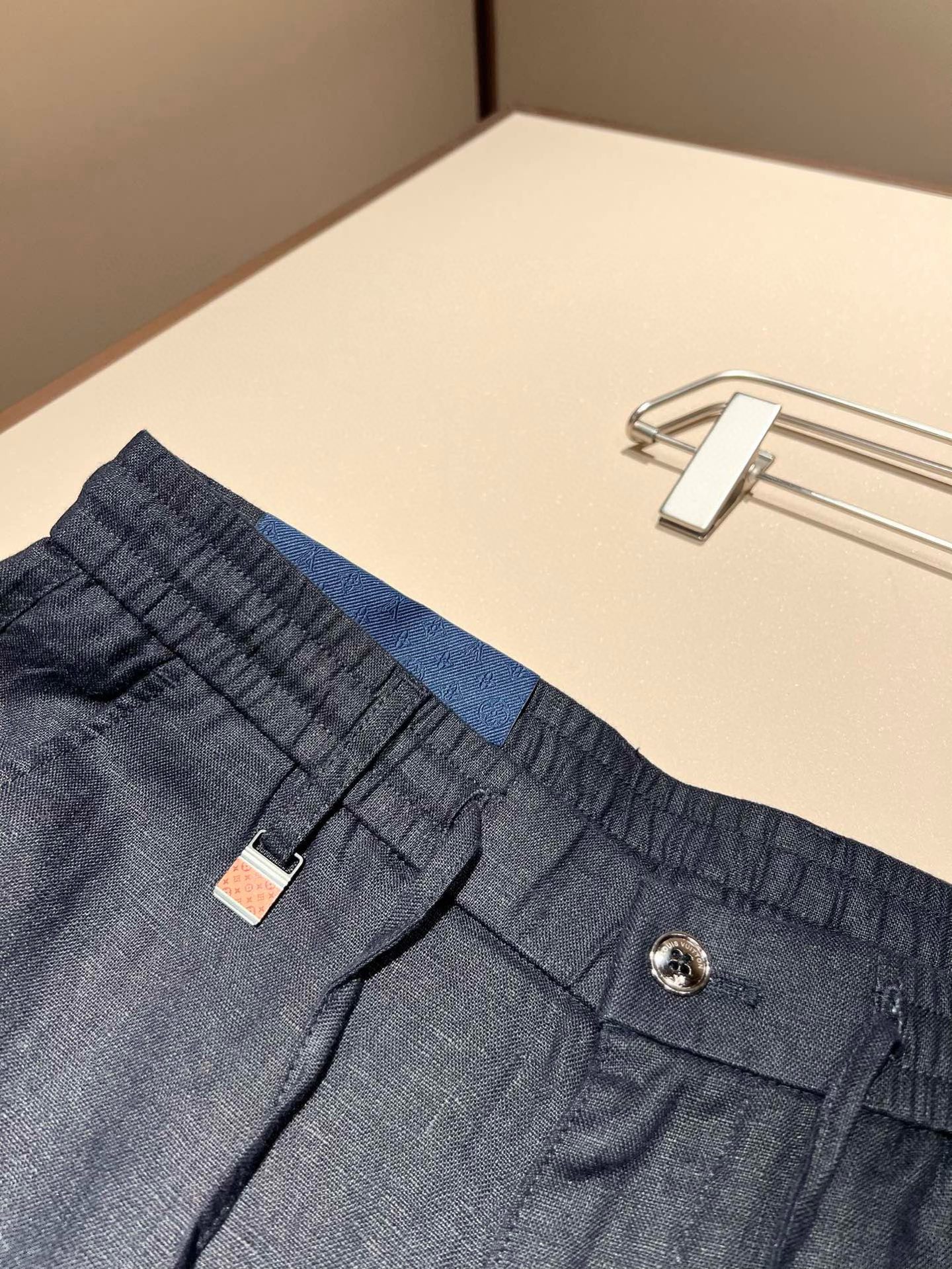 LouisVuitt*路易*登 2025秋冬新款男士棉麻休闲裤，男士经典时尚百搭商务休闲西裤! 都市精英