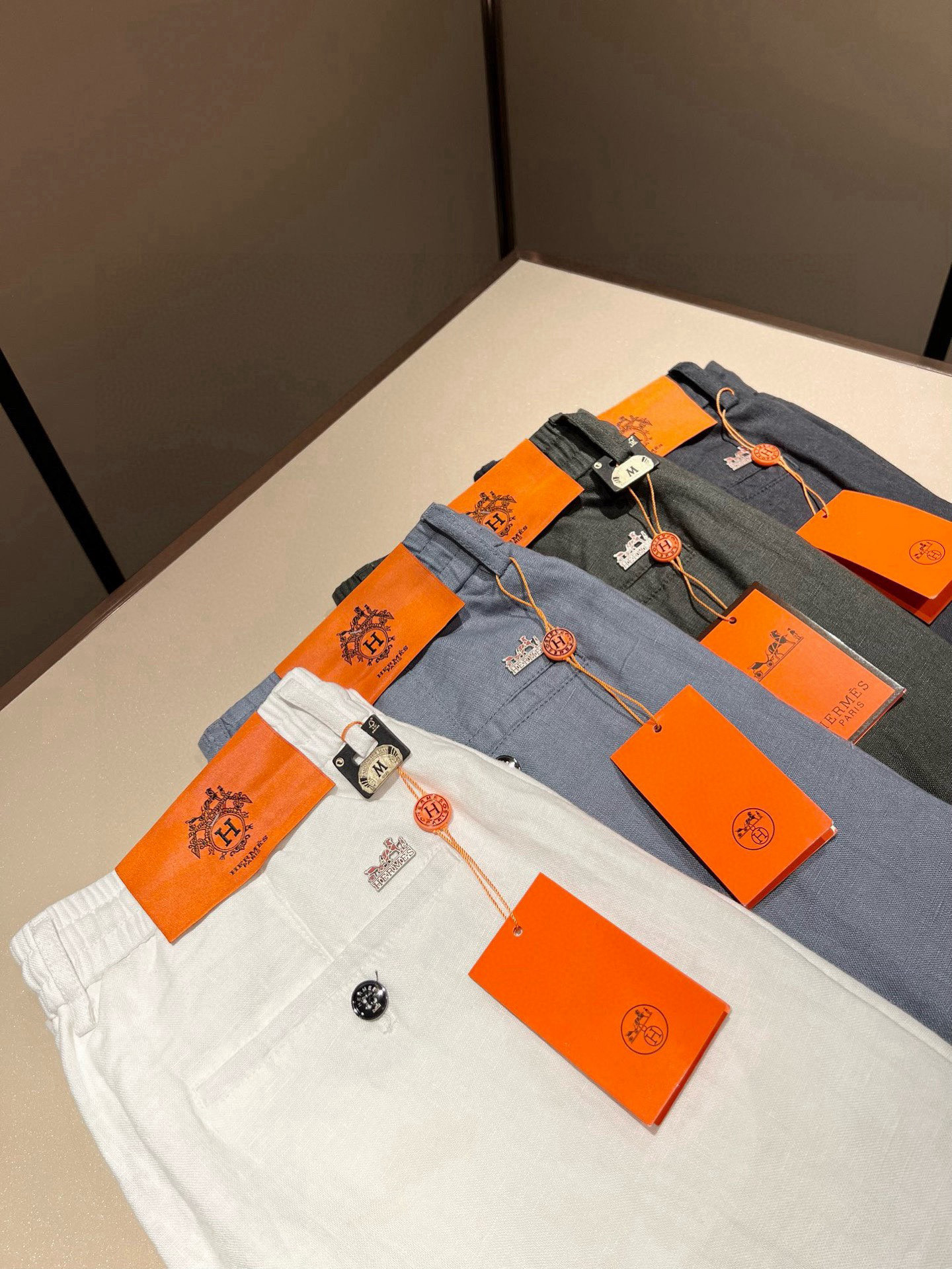 HERM*S 爱*仕 2025秋冬男士高端纯亚麻休闲裤 海外贸易公司渠道订单 ！男士休闲修身直筒休闲裤！