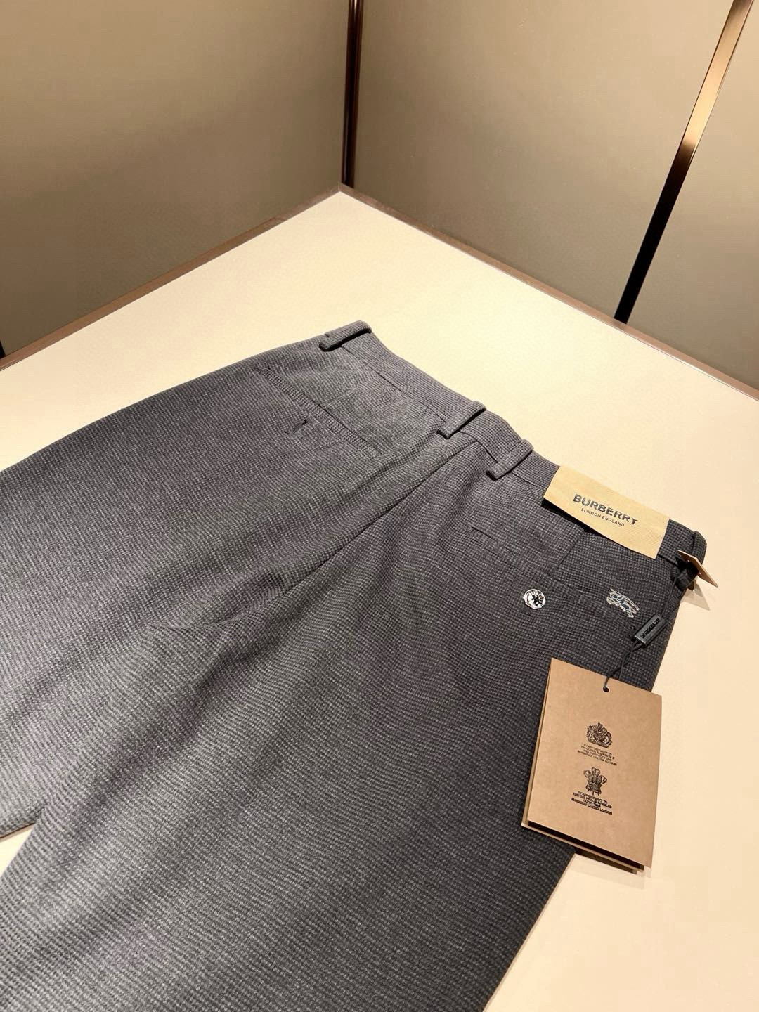 BURBER*Y巴*莉 2025秋冬男士休闲羊绒西裤，男士经典基础款小直筒裤 简洁纯色百搭款五金logo