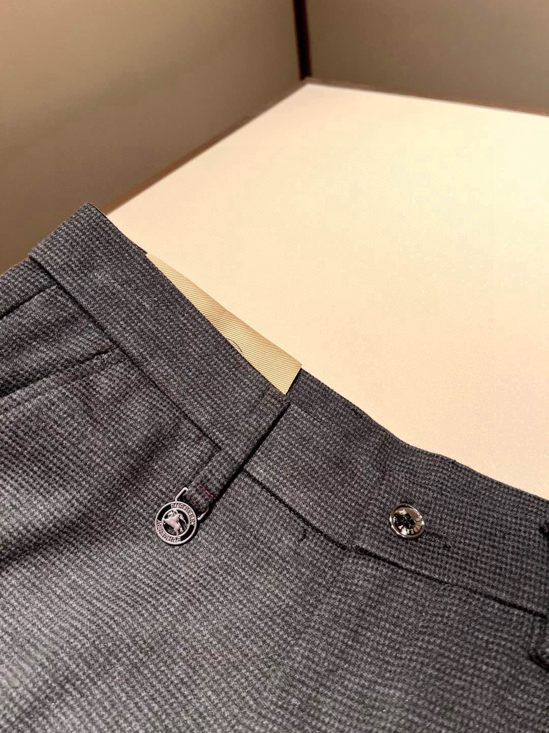 BURBER*Y巴*莉 2025秋冬男士休闲羊绒西裤，男士经典基础款小直筒裤 简洁纯色百搭款五金logo