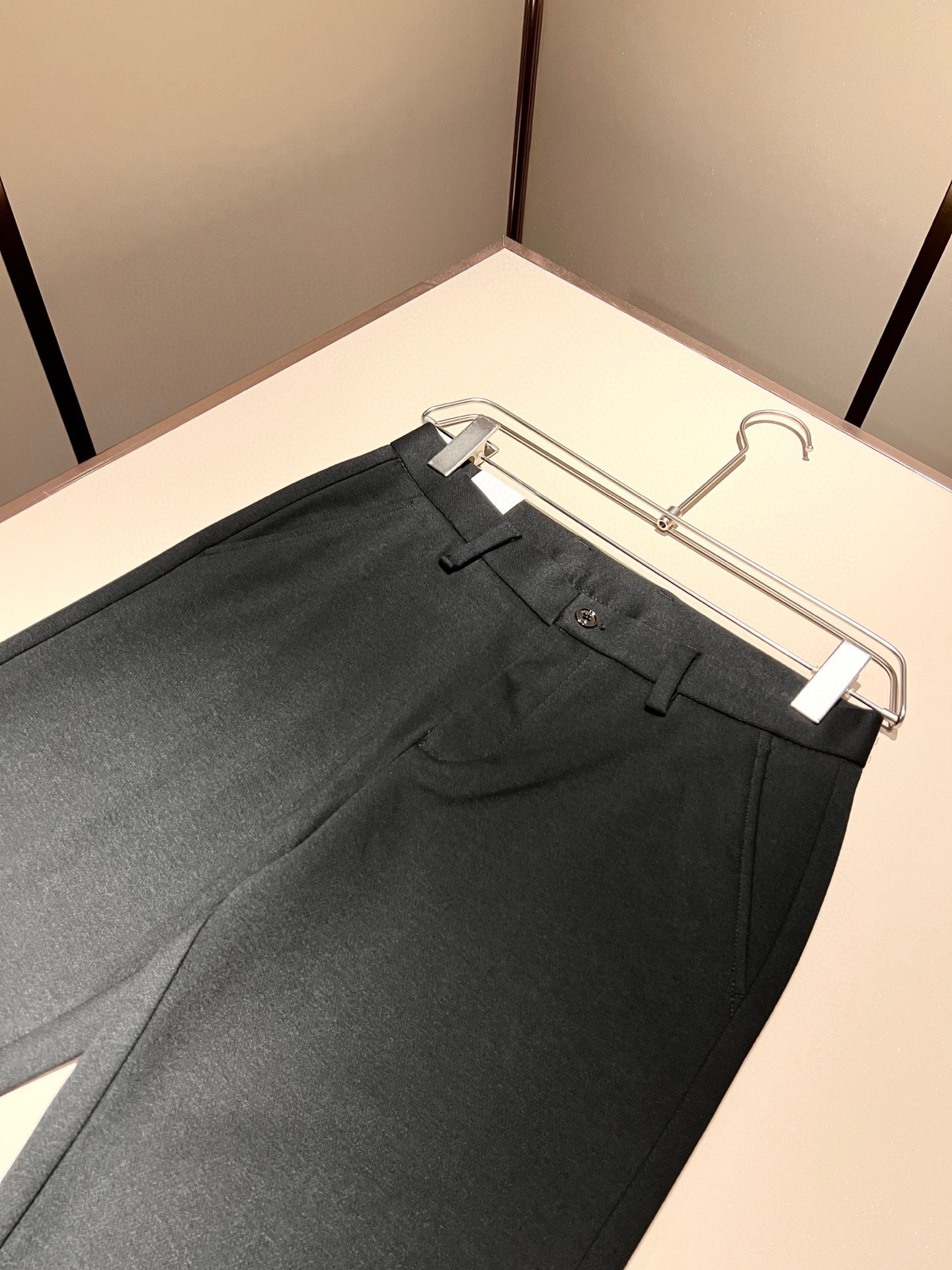 Moncl*r蒙*口2025秋冬最新的贸易订单休闲羊绒西裤！全品相！！原版logo五金辅料设计！定制专属