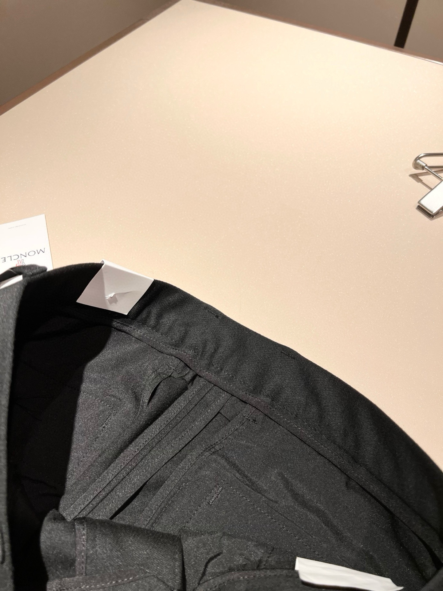 Moncl*r蒙*口2025秋冬最新的贸易订单休闲羊绒西裤！全品相！！原版logo五金辅料设计！定制专属