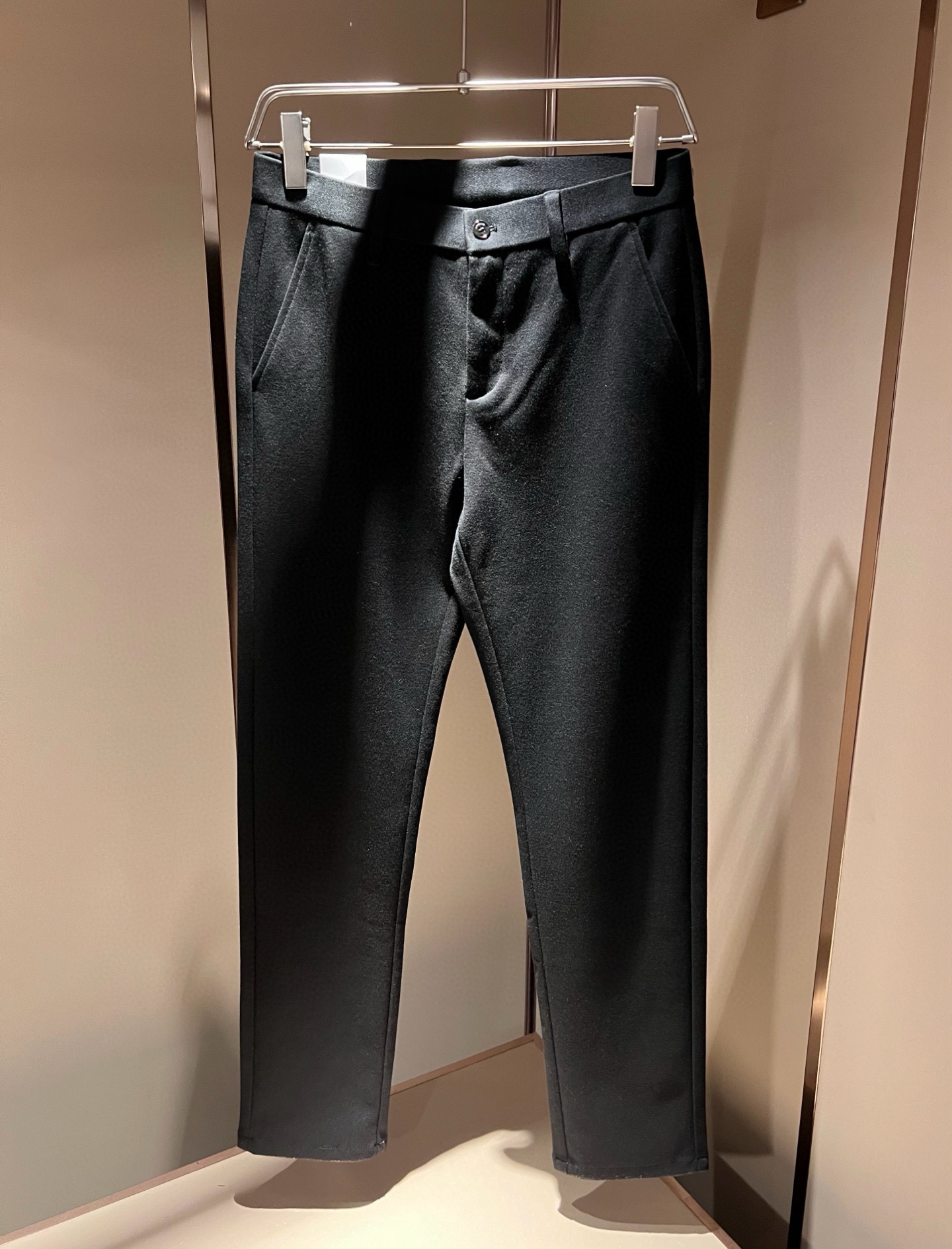 Moncl*r蒙*口2025秋冬最新的贸易订单休闲羊绒西裤！全品相！！原版logo五金辅料设计！定制专属