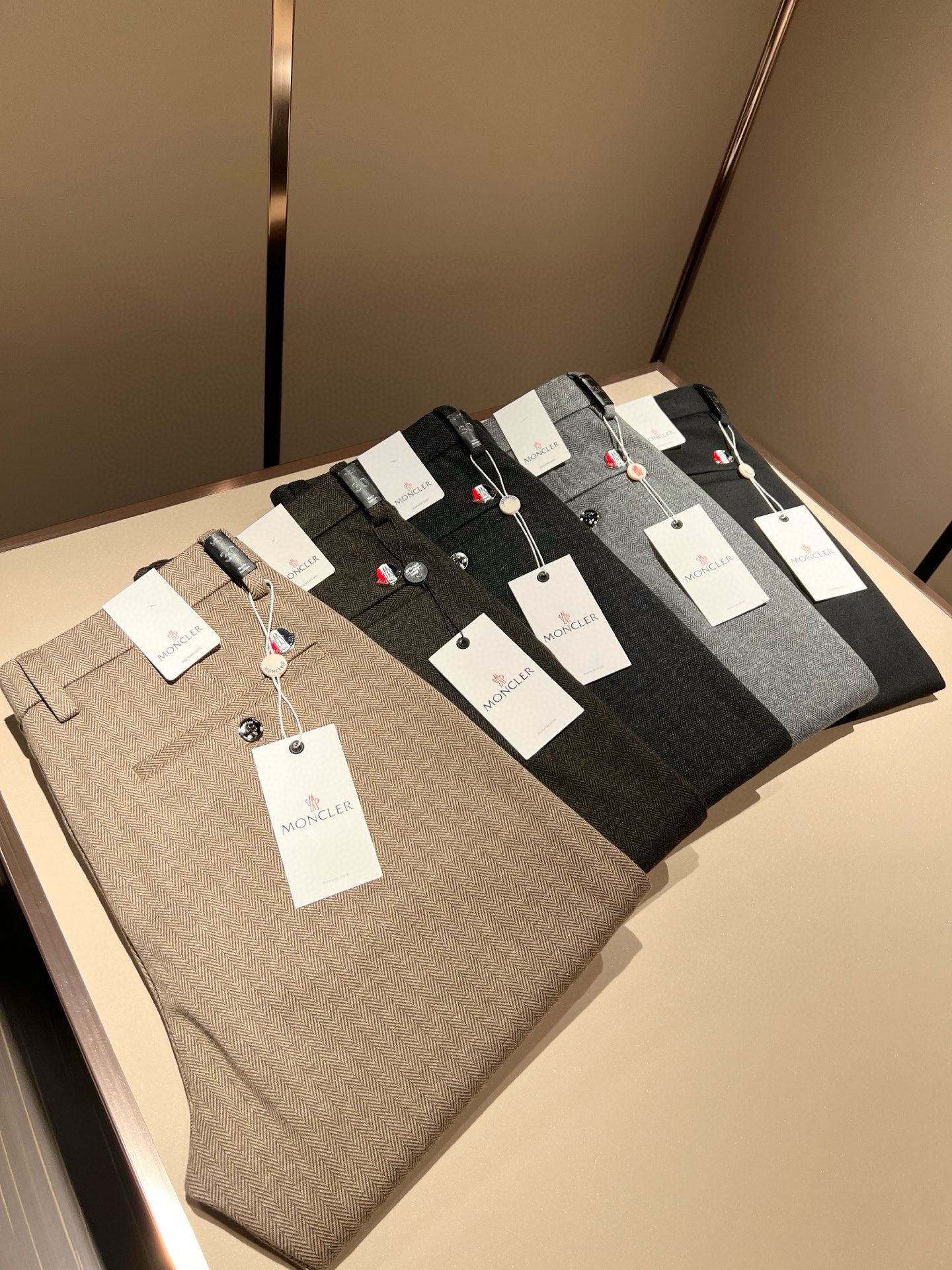 Moncl*r蒙*口2025秋冬最新的贸易订单休闲羊绒西裤！全品相！！原版logo五金辅料设计！定制专属