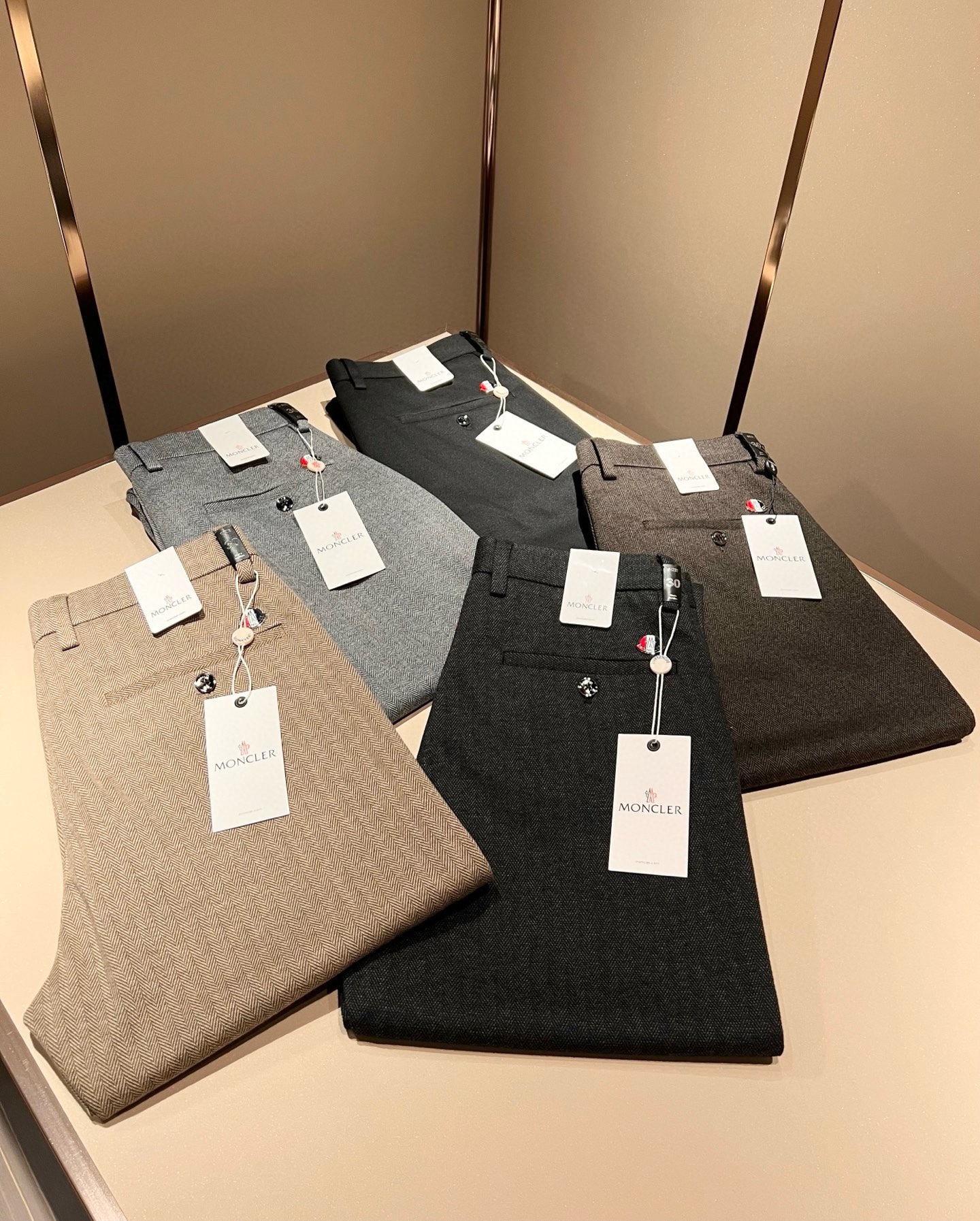 Moncl*r蒙*口2025秋冬最新的贸易订单休闲羊绒西裤！全品相！！原版logo五金辅料设计！定制专属