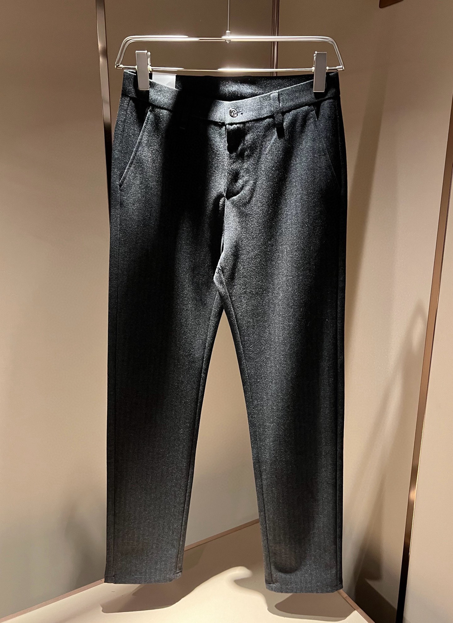 Moncl*r蒙*口2025秋冬最新的贸易订单休闲羊绒西裤！全品相！！原版logo五金辅料设计！定制专属