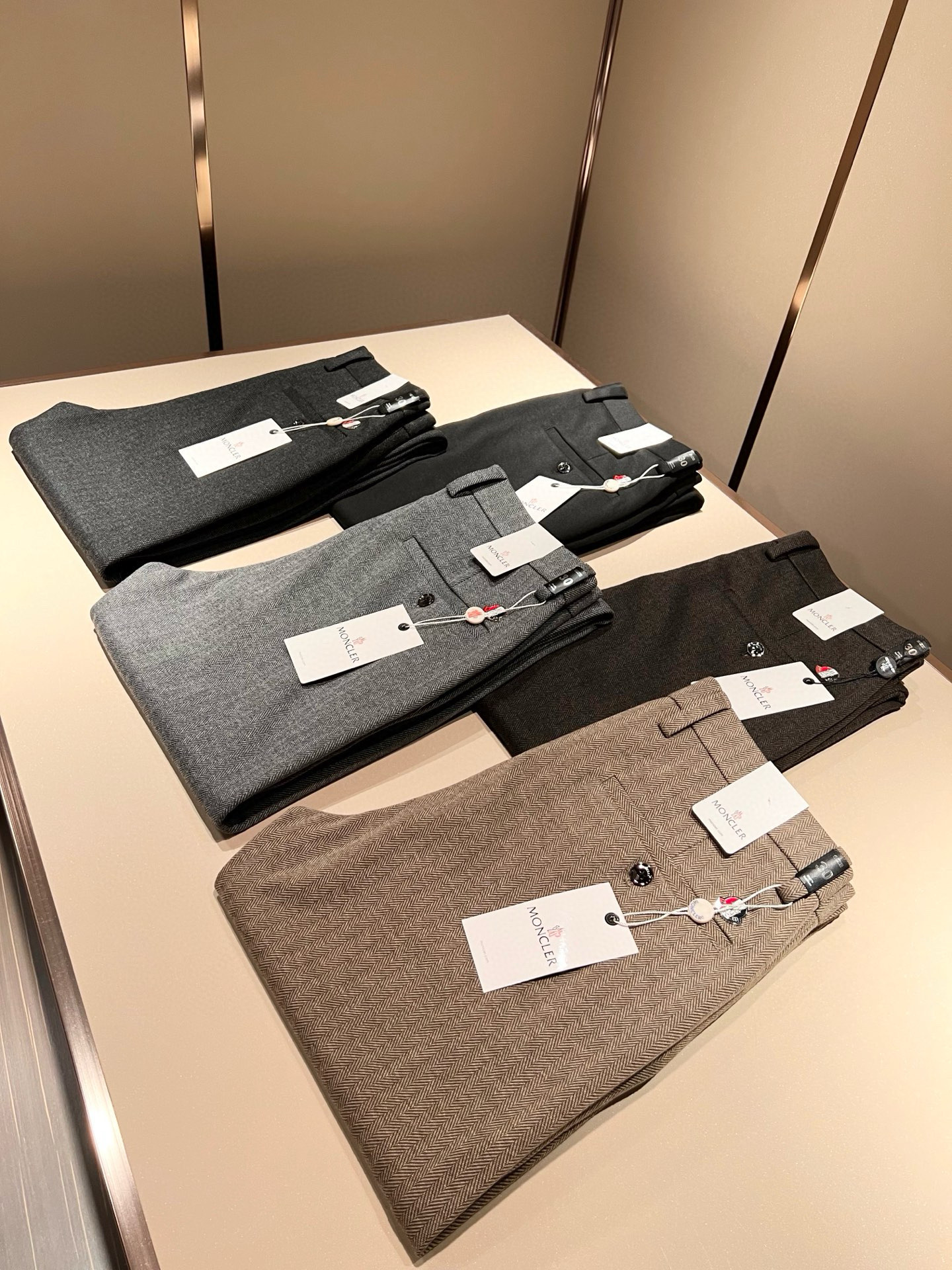 Moncl*r蒙*口2025秋冬最新的贸易订单休闲羊绒西裤！全品相！！原版logo五金辅料设计！定制专属