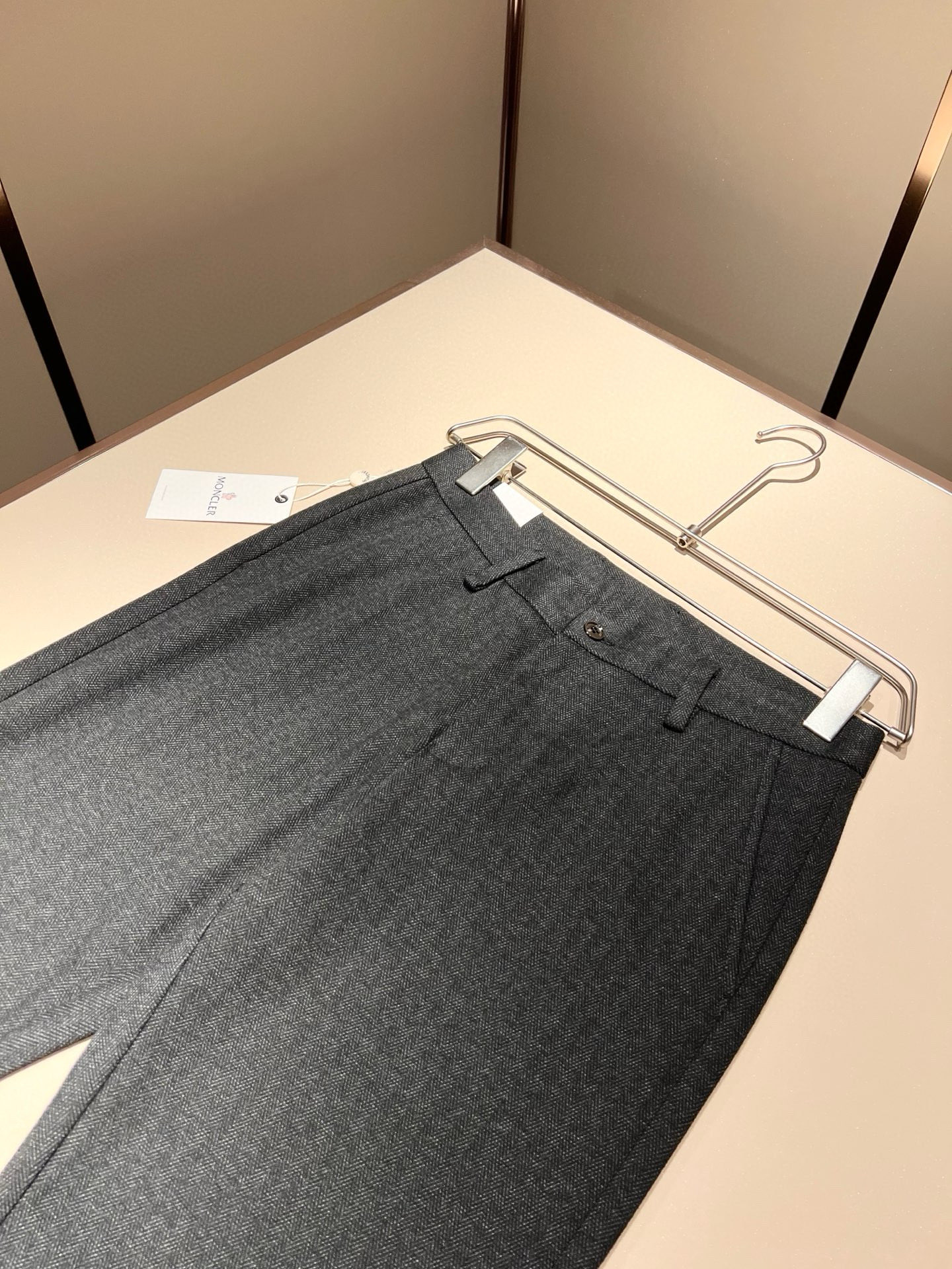 Moncl*r蒙*口2025秋冬最新的贸易订单休闲羊绒西裤！全品相！！原版logo五金辅料设计！定制专属