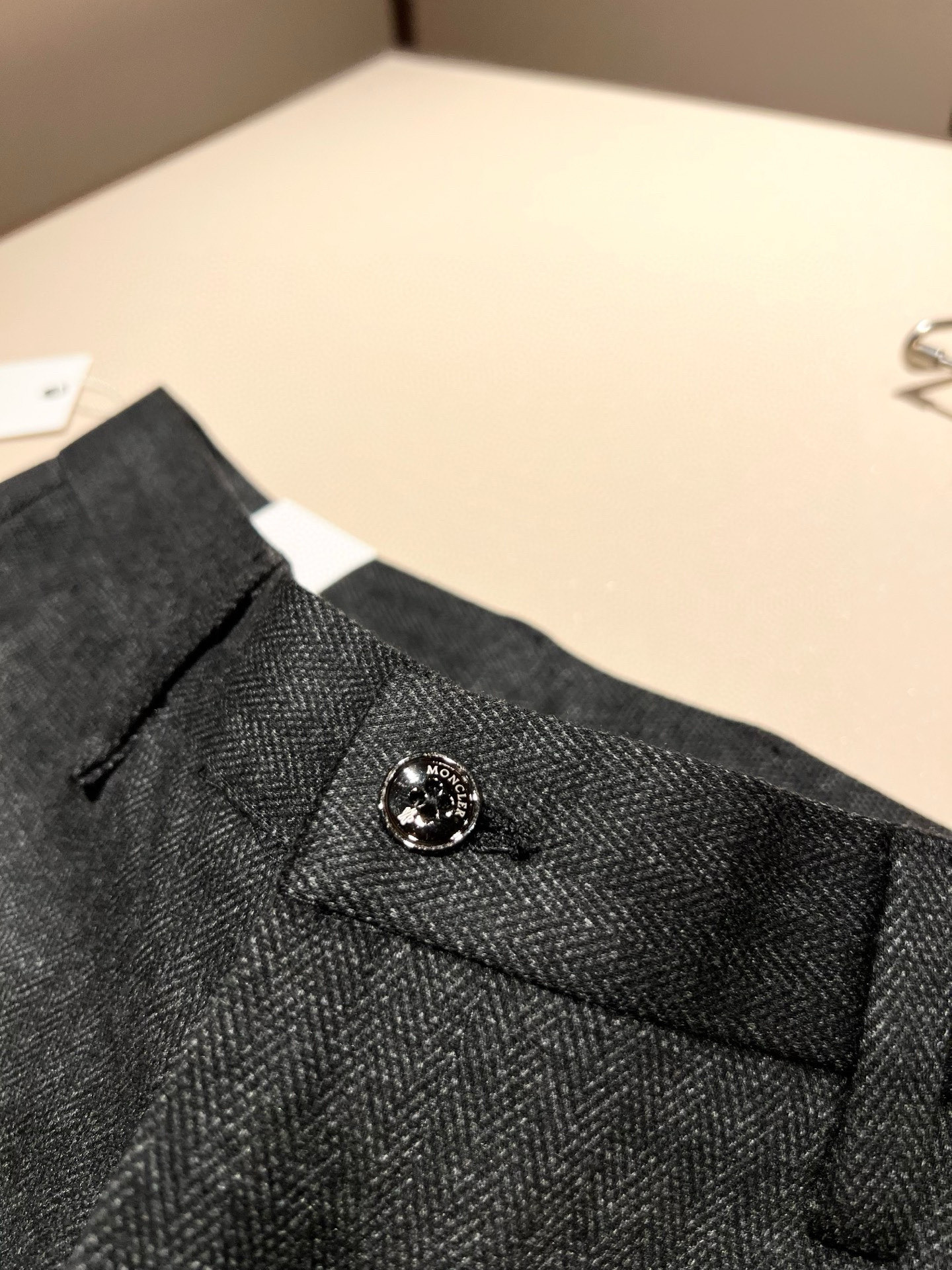 Moncl*r蒙*口2025秋冬最新的贸易订单休闲羊绒西裤！全品相！！原版logo五金辅料设计！定制专属