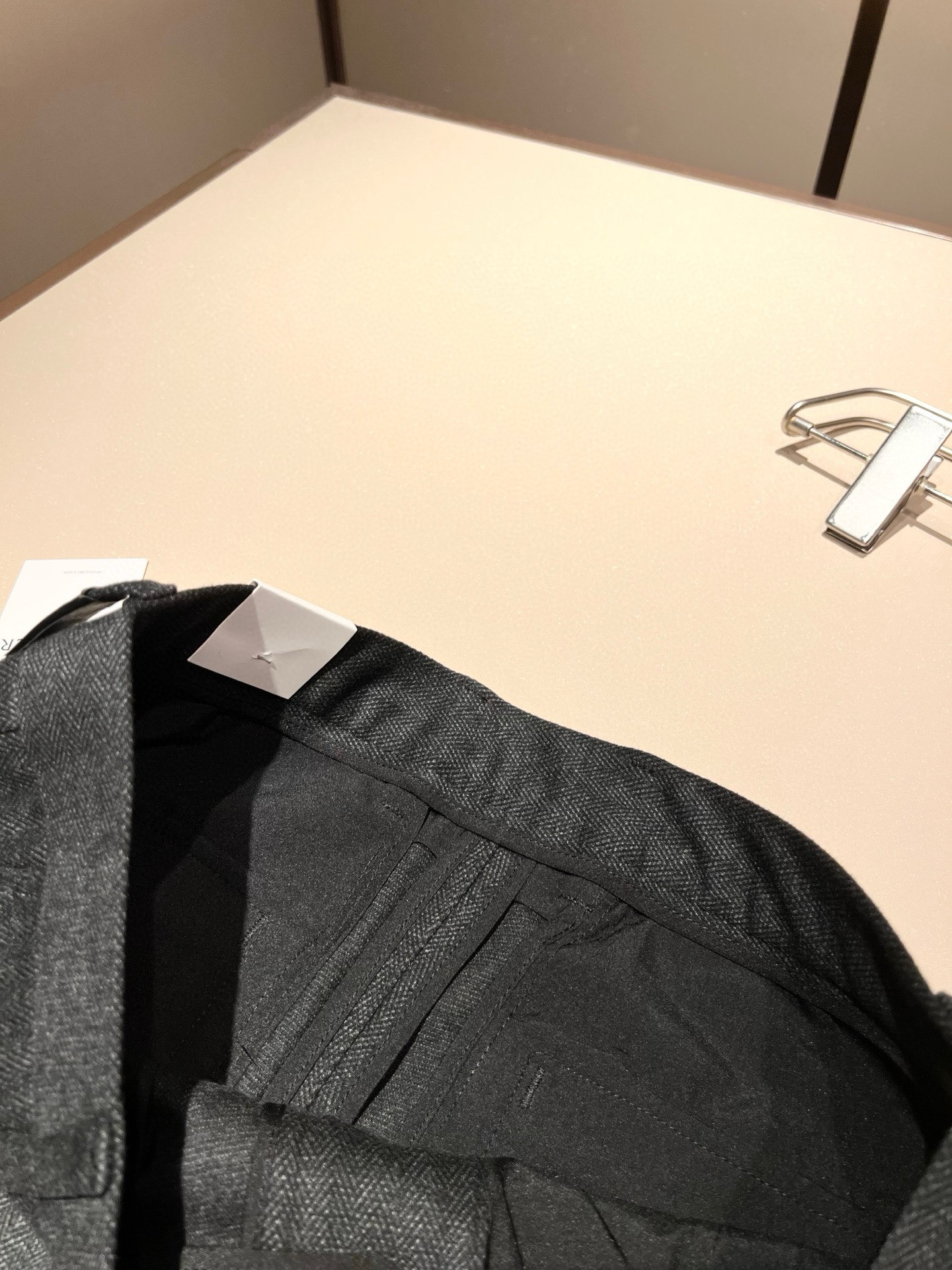 Moncl*r蒙*口2025秋冬最新的贸易订单休闲羊绒西裤！全品相！！原版logo五金辅料设计！定制专属