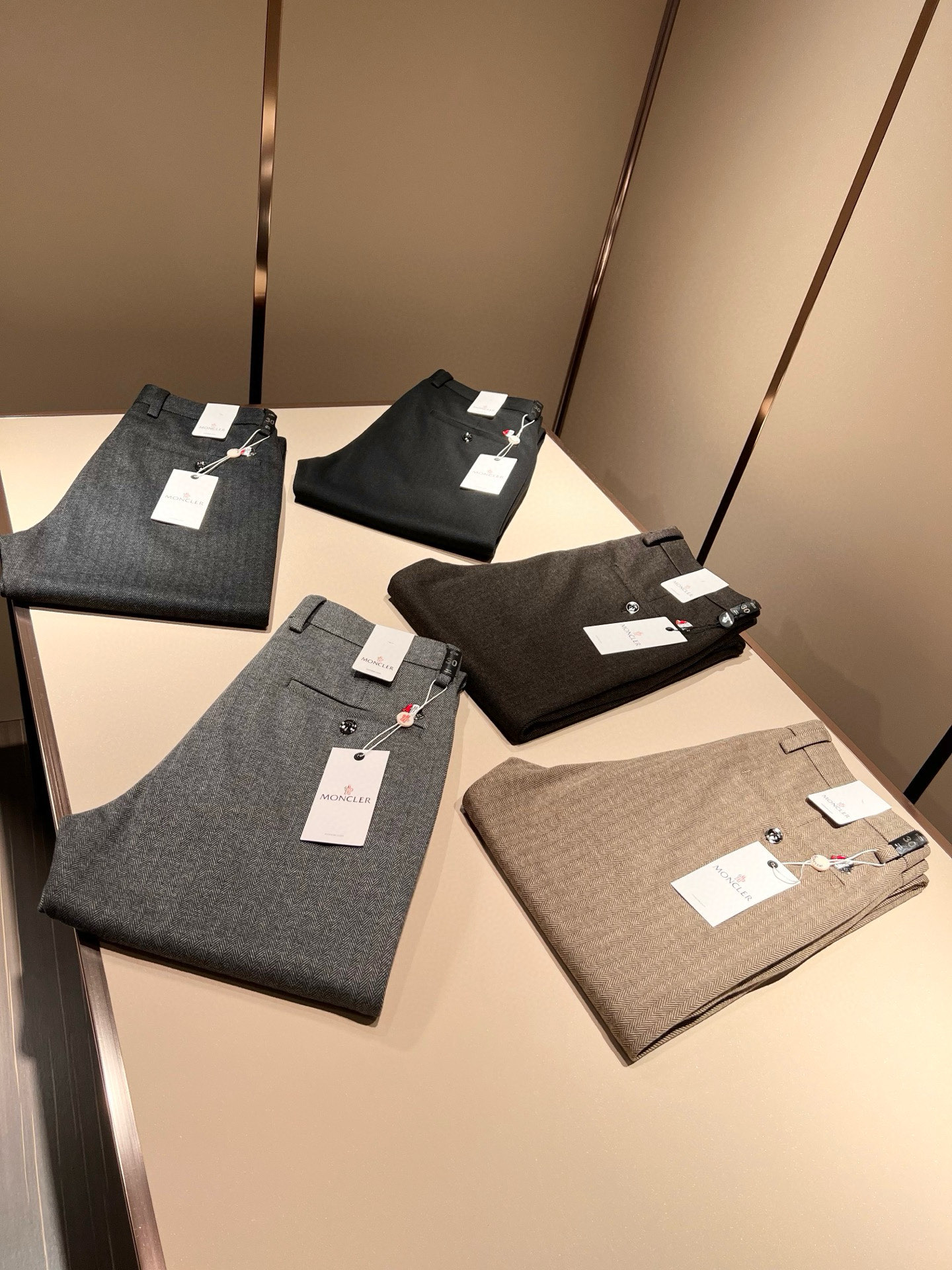 Moncl*r蒙*口2025秋冬最新的贸易订单休闲羊绒西裤！全品相！！原版logo五金辅料设计！定制专属