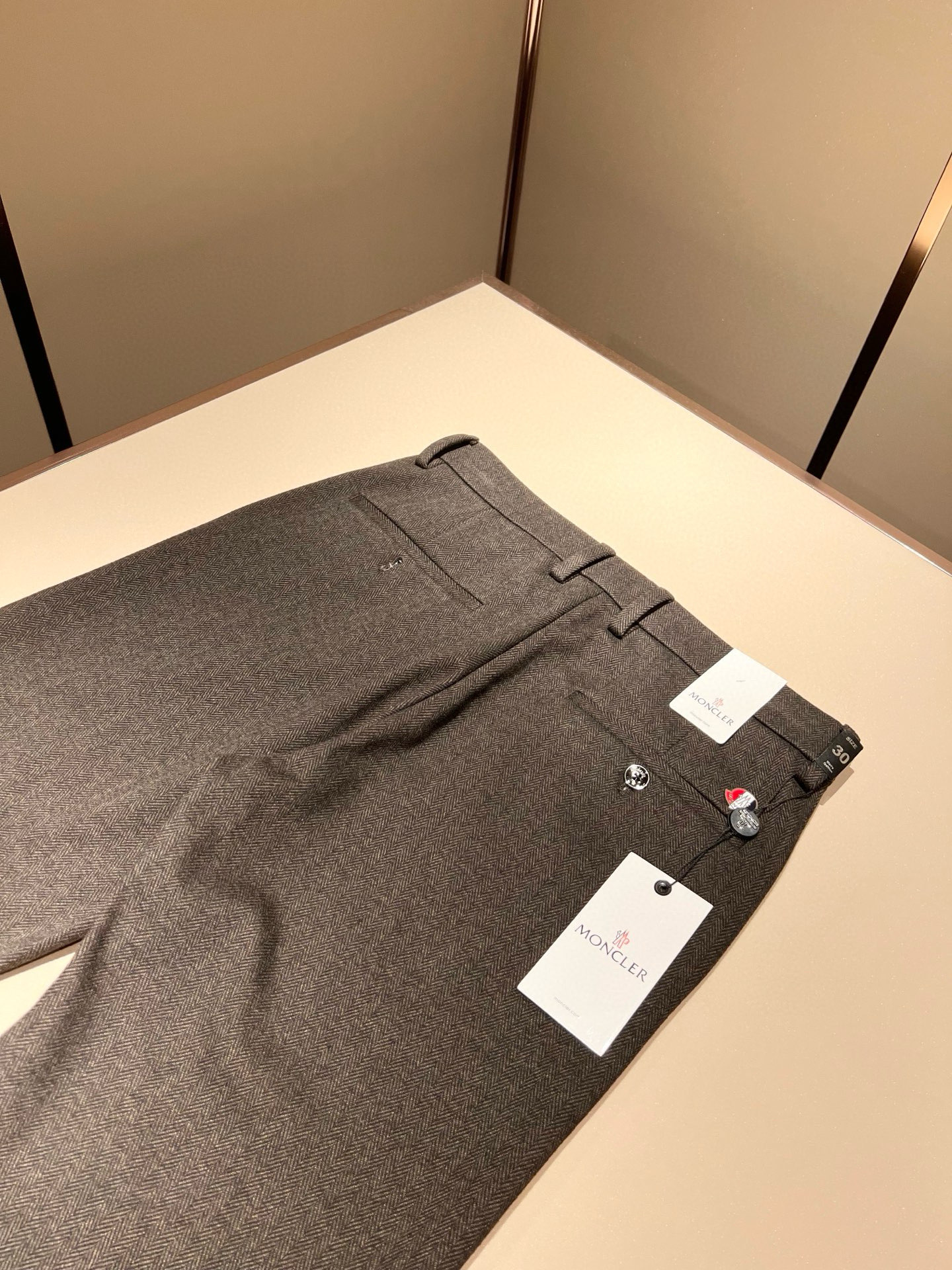 Moncl*r蒙*口2025秋冬最新的贸易订单休闲羊绒西裤！全品相！！原版logo五金辅料设计！定制专属