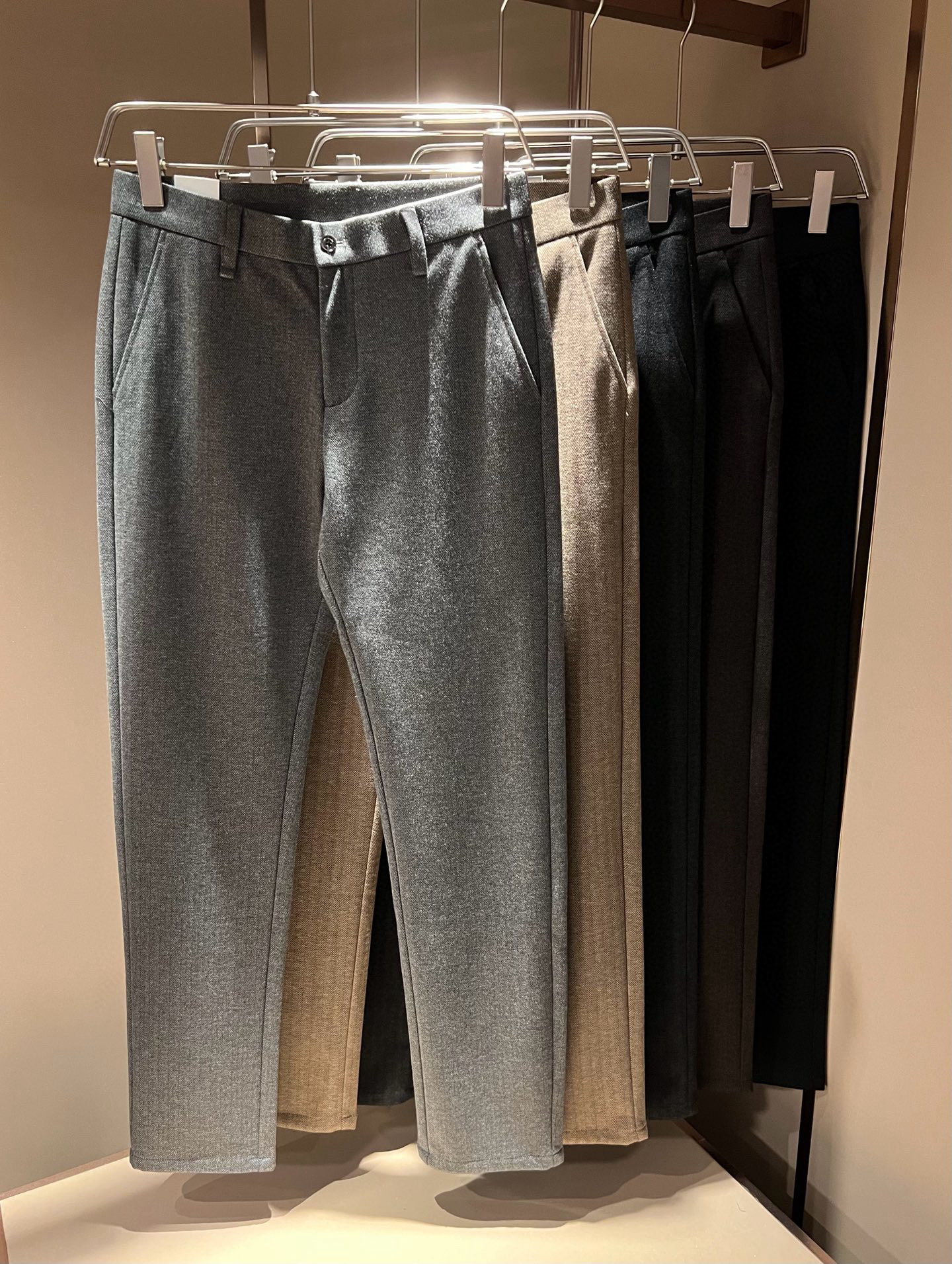 Moncl*r蒙*口2025秋冬最新的贸易订单休闲羊绒西裤！全品相！！原版logo五金辅料设计！定制专属