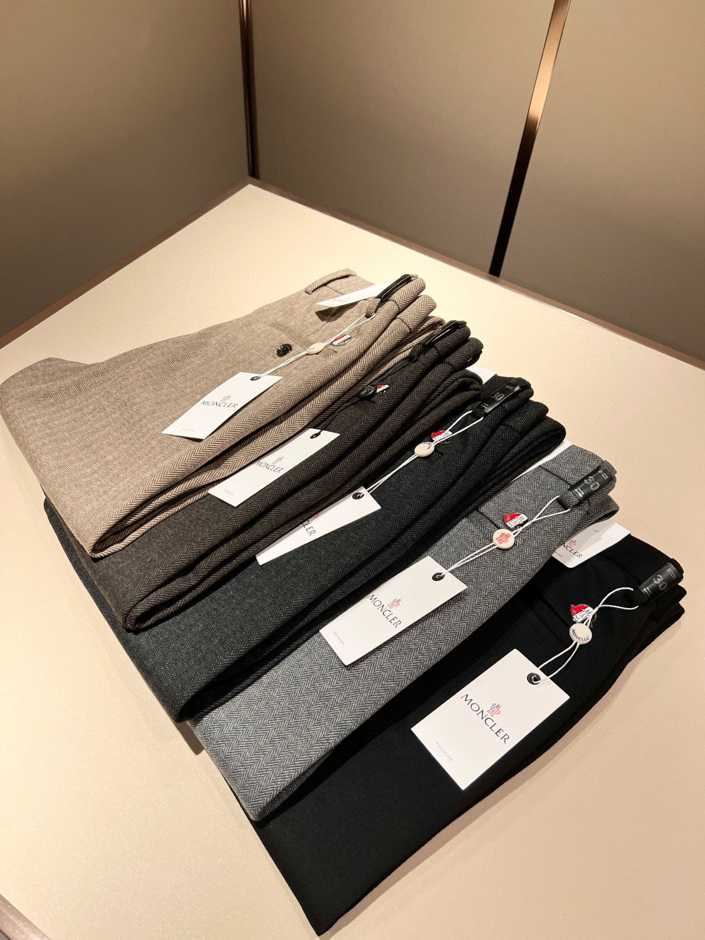 Moncl*r蒙*口2025秋冬最新的贸易订单休闲羊绒西裤！全品相！！原版logo五金辅料设计！定制专属