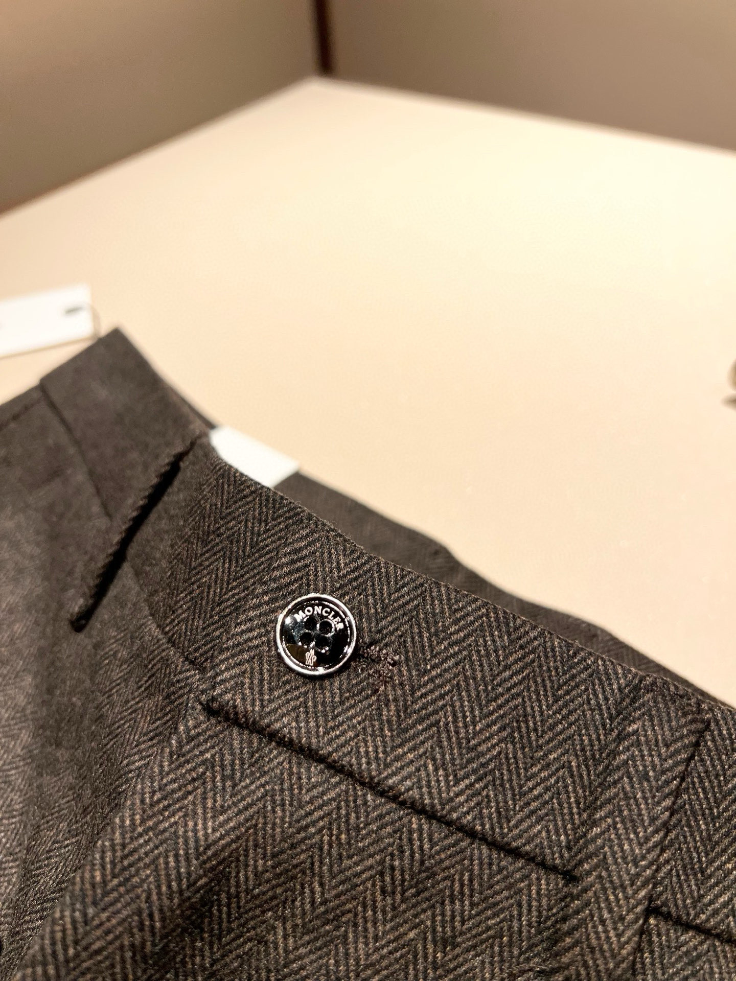 Moncl*r蒙*口2025秋冬最新的贸易订单休闲羊绒西裤！全品相！！原版logo五金辅料设计！定制专属