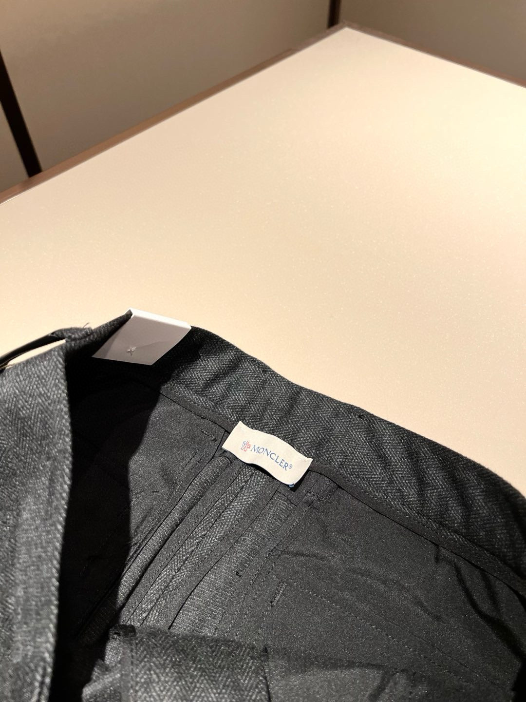 Moncl*r蒙*口2025秋冬最新的贸易订单休闲羊绒西裤！全品相！！原版logo五金辅料设计！定制专属