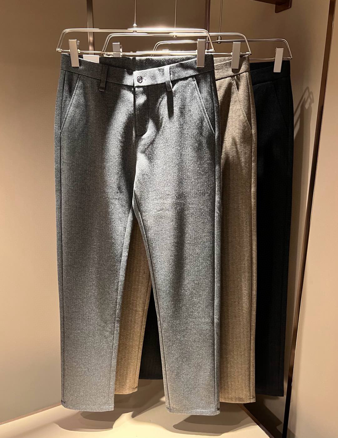 Moncl*r蒙*口2025秋冬最新的贸易订单休闲羊绒西裤！全品相！！原版logo五金辅料设计！定制专属