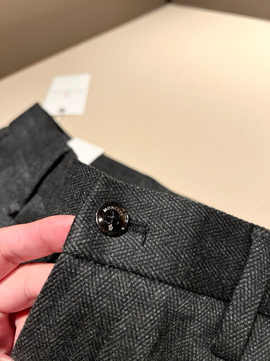 Moncl*r蒙*口2025秋冬最新的贸易订单休闲羊绒西裤！全品相！！原版logo五金辅料设计！定制专属