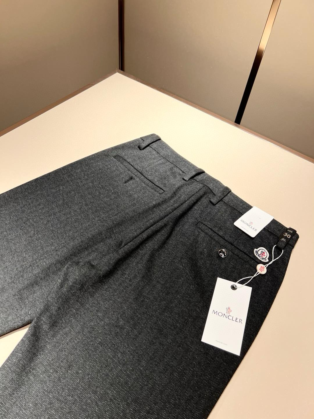 Moncl*r蒙*口2025秋冬最新的贸易订单休闲羊绒西裤！全品相！！原版logo五金辅料设计！定制专属