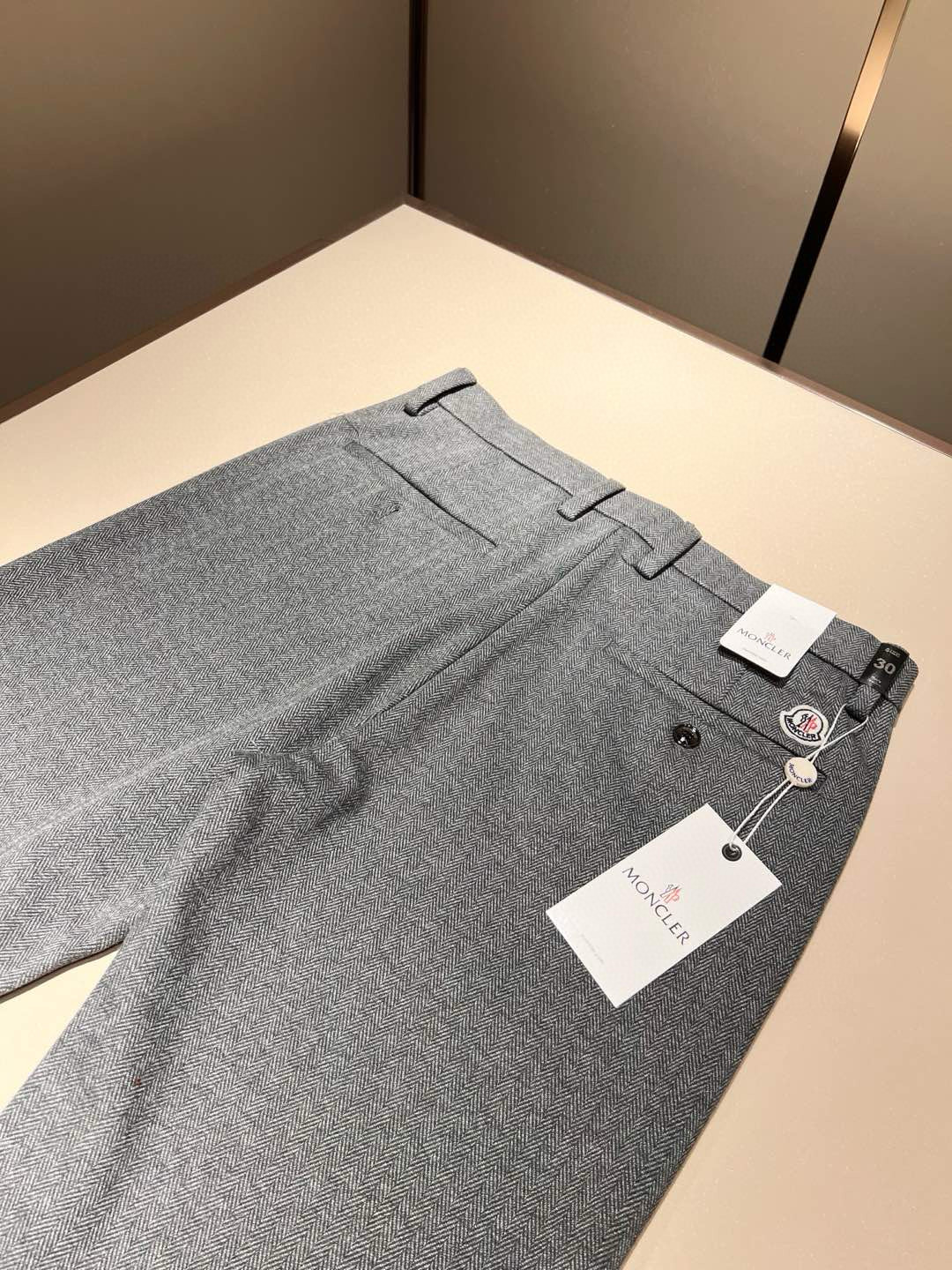 Moncl*r蒙*口2025秋冬最新的贸易订单休闲羊绒西裤！全品相！！原版logo五金辅料设计！定制专属
