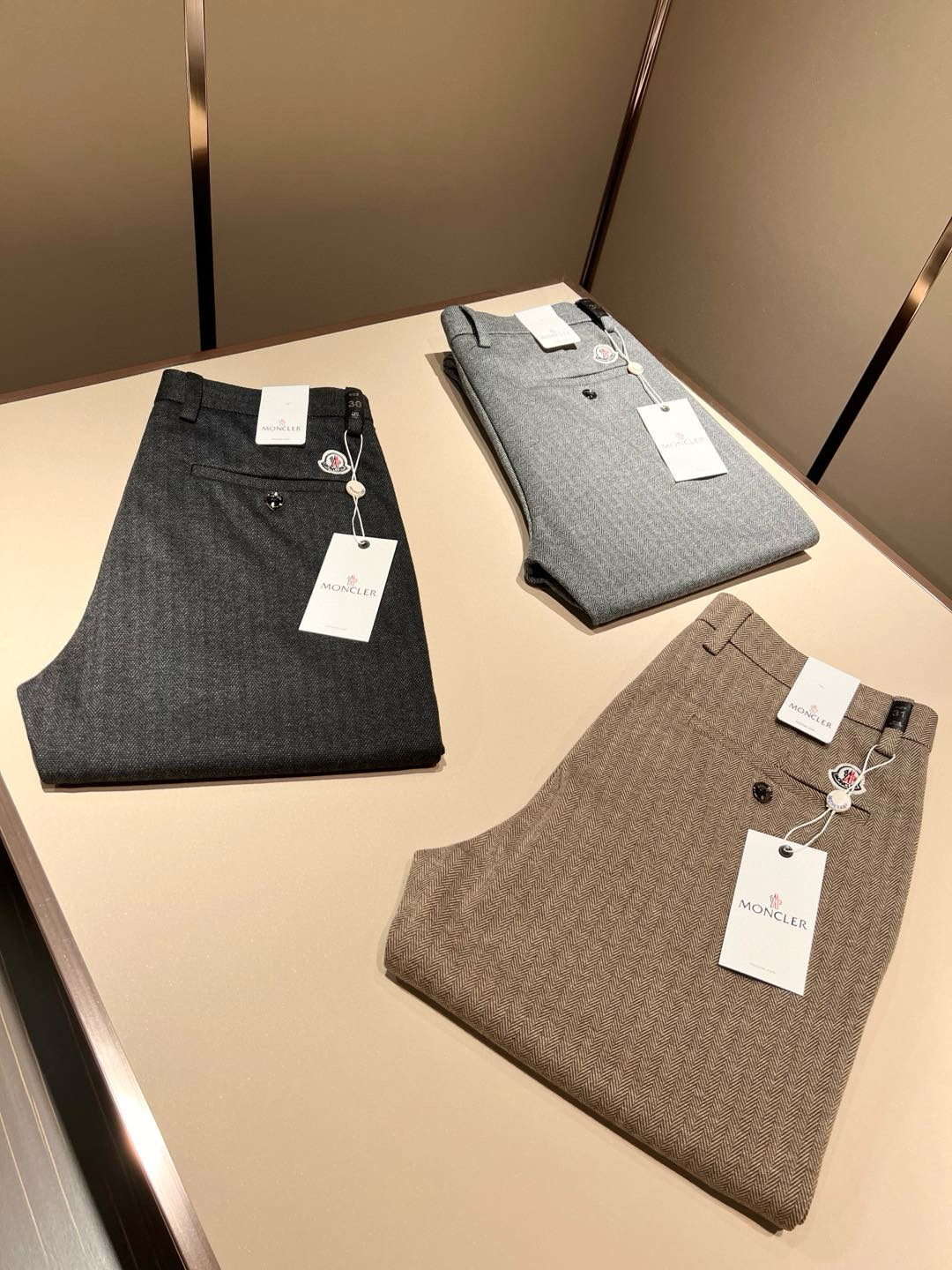 Moncl*r蒙*口2025秋冬最新的贸易订单休闲羊绒西裤！全品相！！原版logo五金辅料设计！定制专属