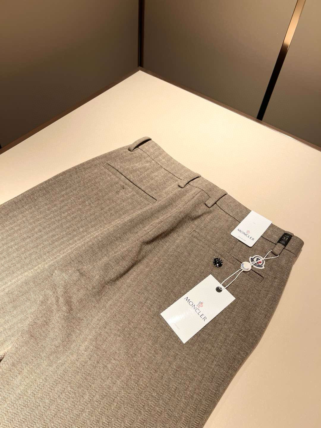 Moncl*r蒙*口2025秋冬最新的贸易订单休闲羊绒西裤！全品相！！原版logo五金辅料设计！定制专属