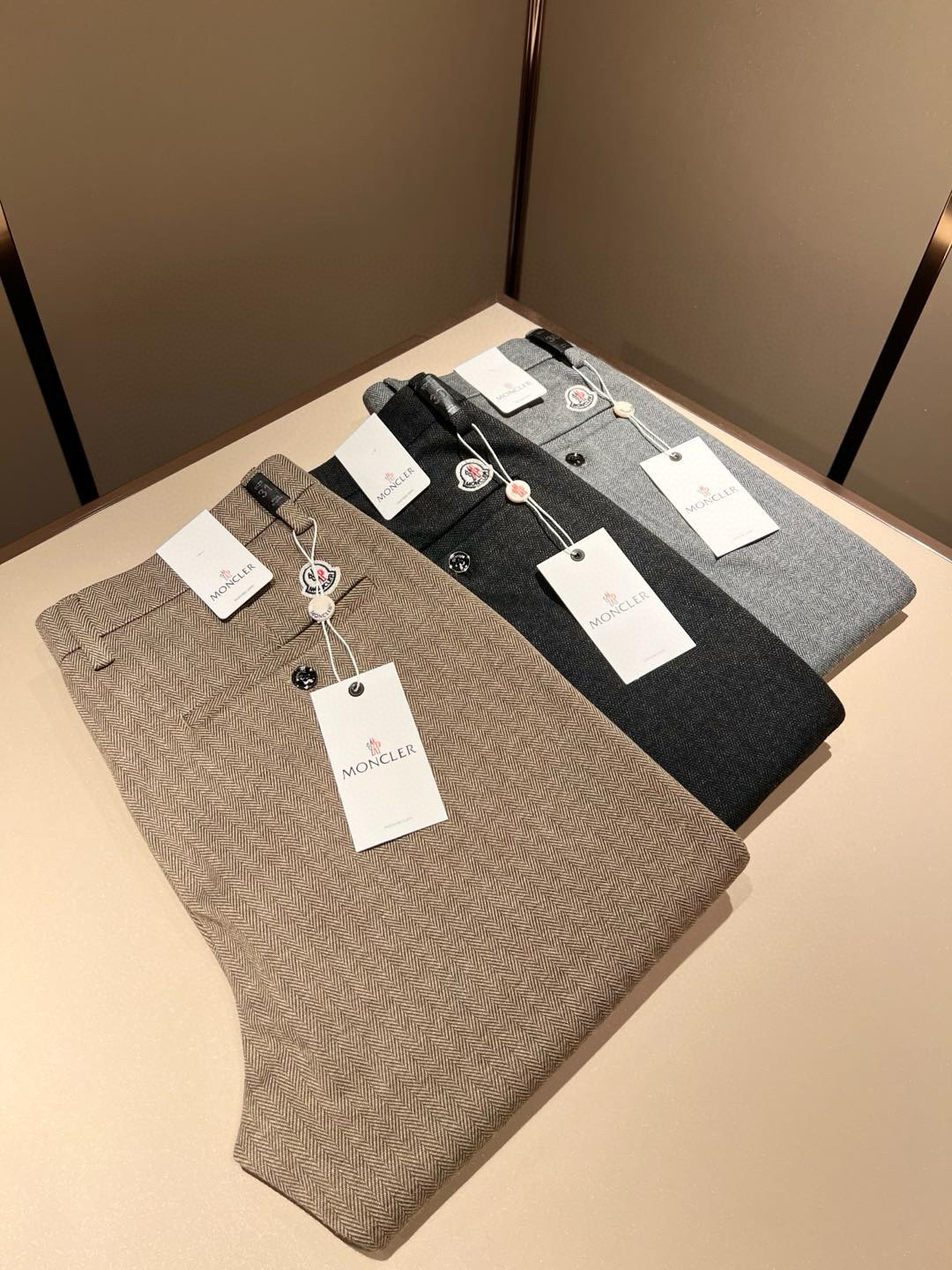 Moncl*r蒙*口2025秋冬最新的贸易订单休闲羊绒西裤！全品相！！原版logo五金辅料设计！定制专属