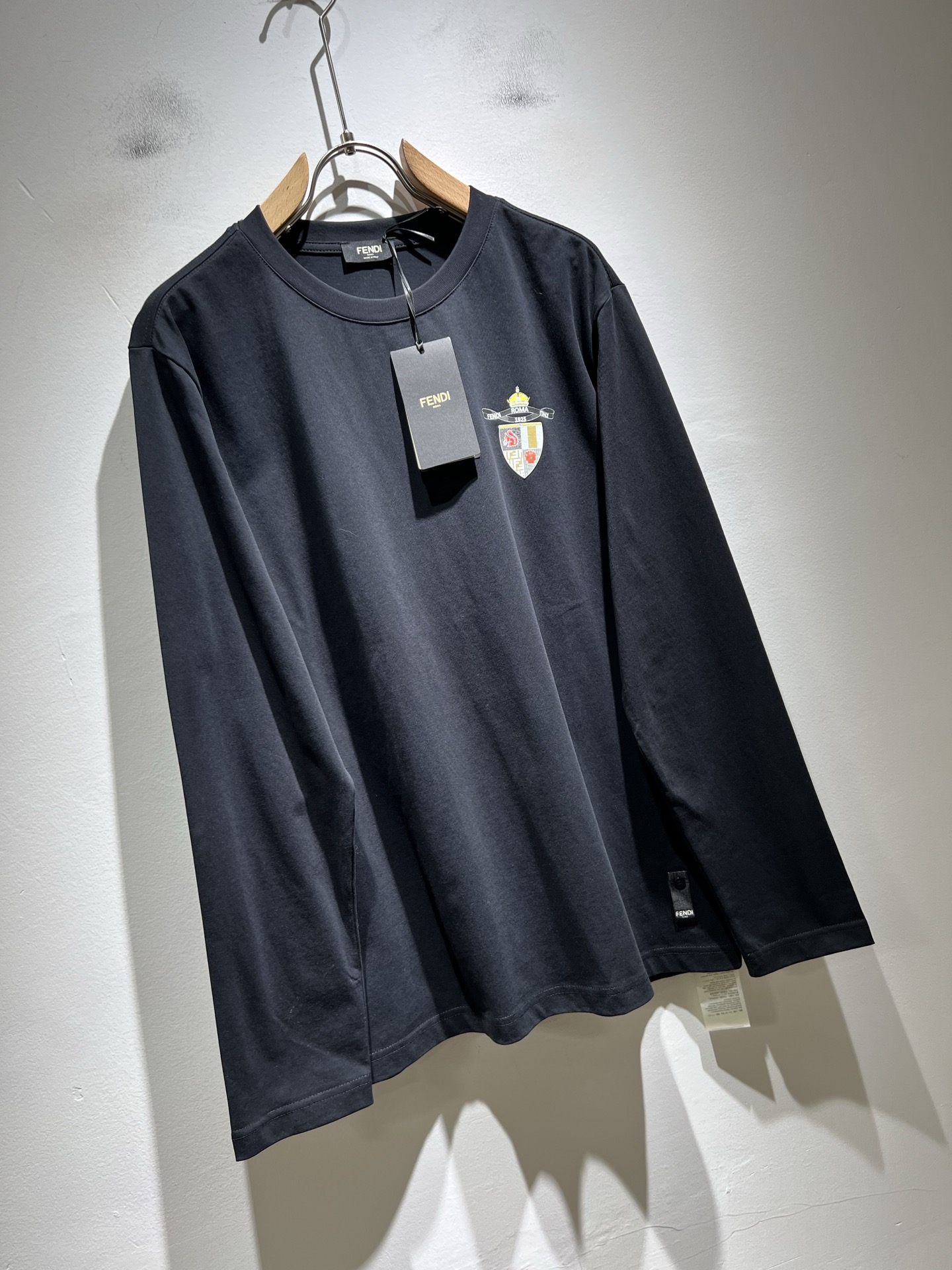 FEN*I 芬*迪2025秋冬新款FD家族FF男女同款👫打底衫，男女同款👫百搭极简短袖。意大利原厂订单，