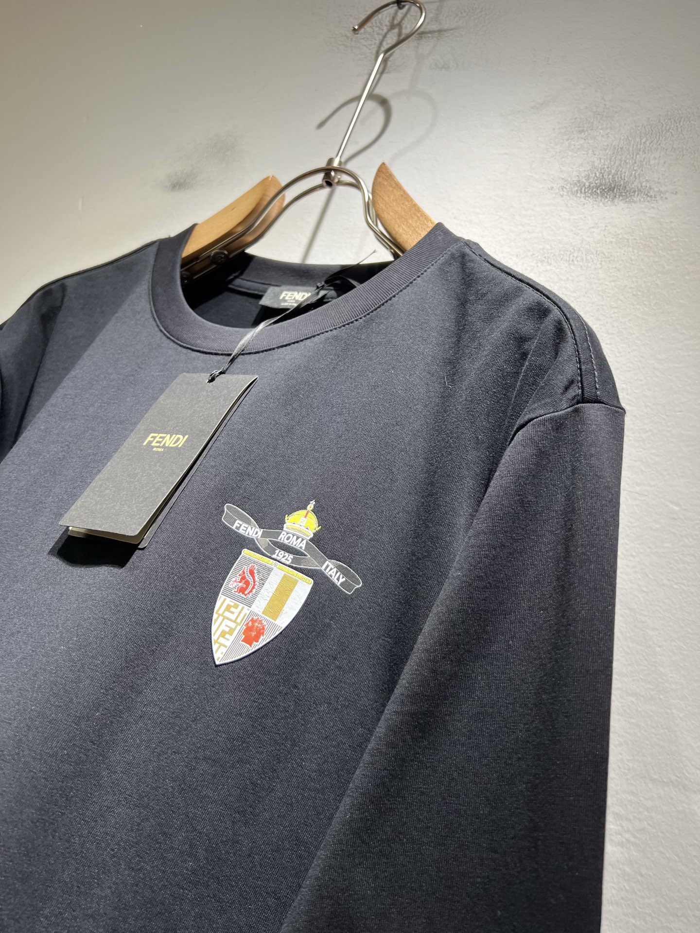 FEN*I 芬*迪2025秋冬新款FD家族FF男女同款👫打底衫，男女同款👫百搭极简短袖。意大利原厂订单，