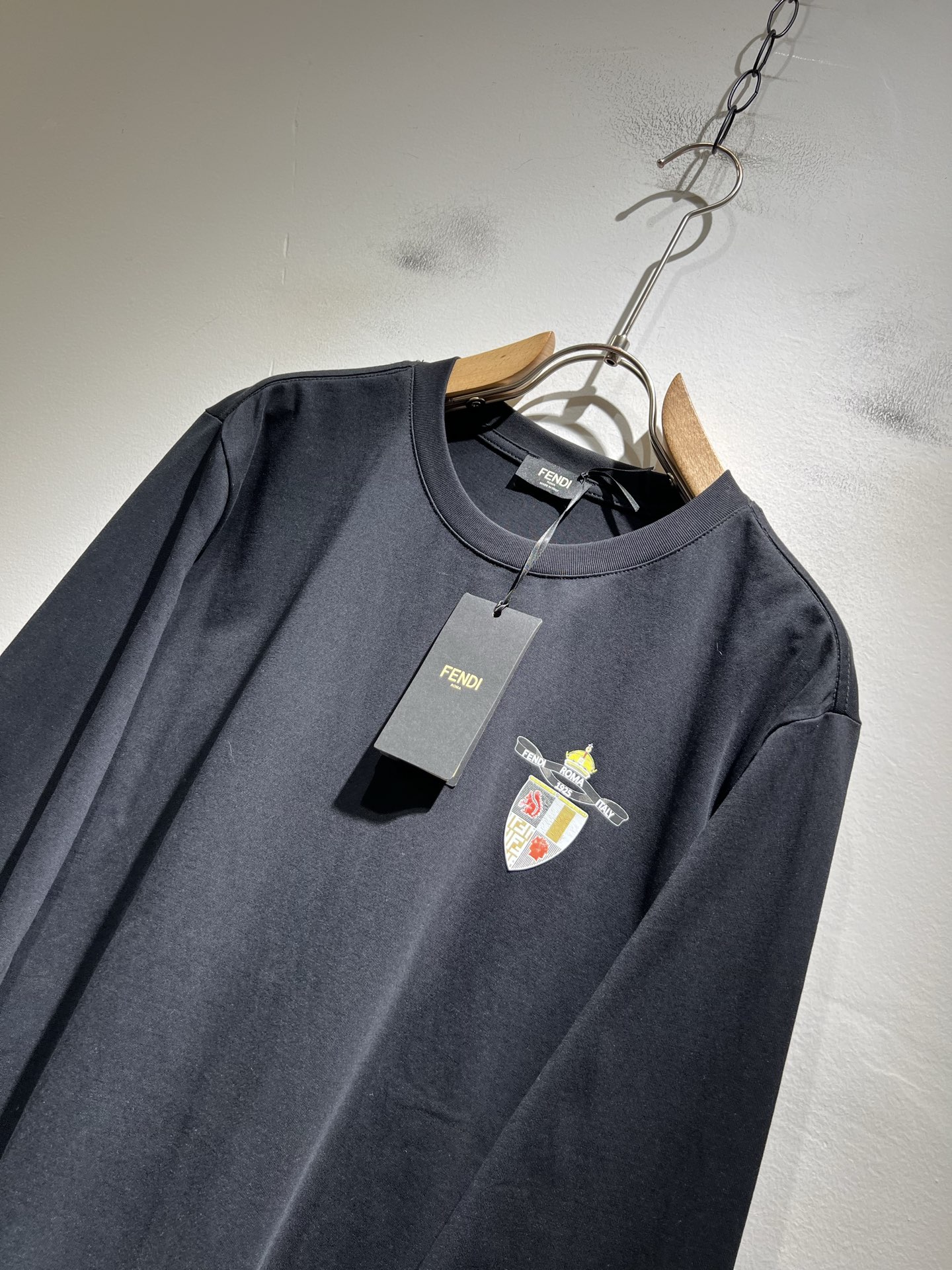 FEN*I 芬*迪2025秋冬新款FD家族FF男女同款👫打底衫，男女同款👫百搭极简短袖。意大利原厂订单，