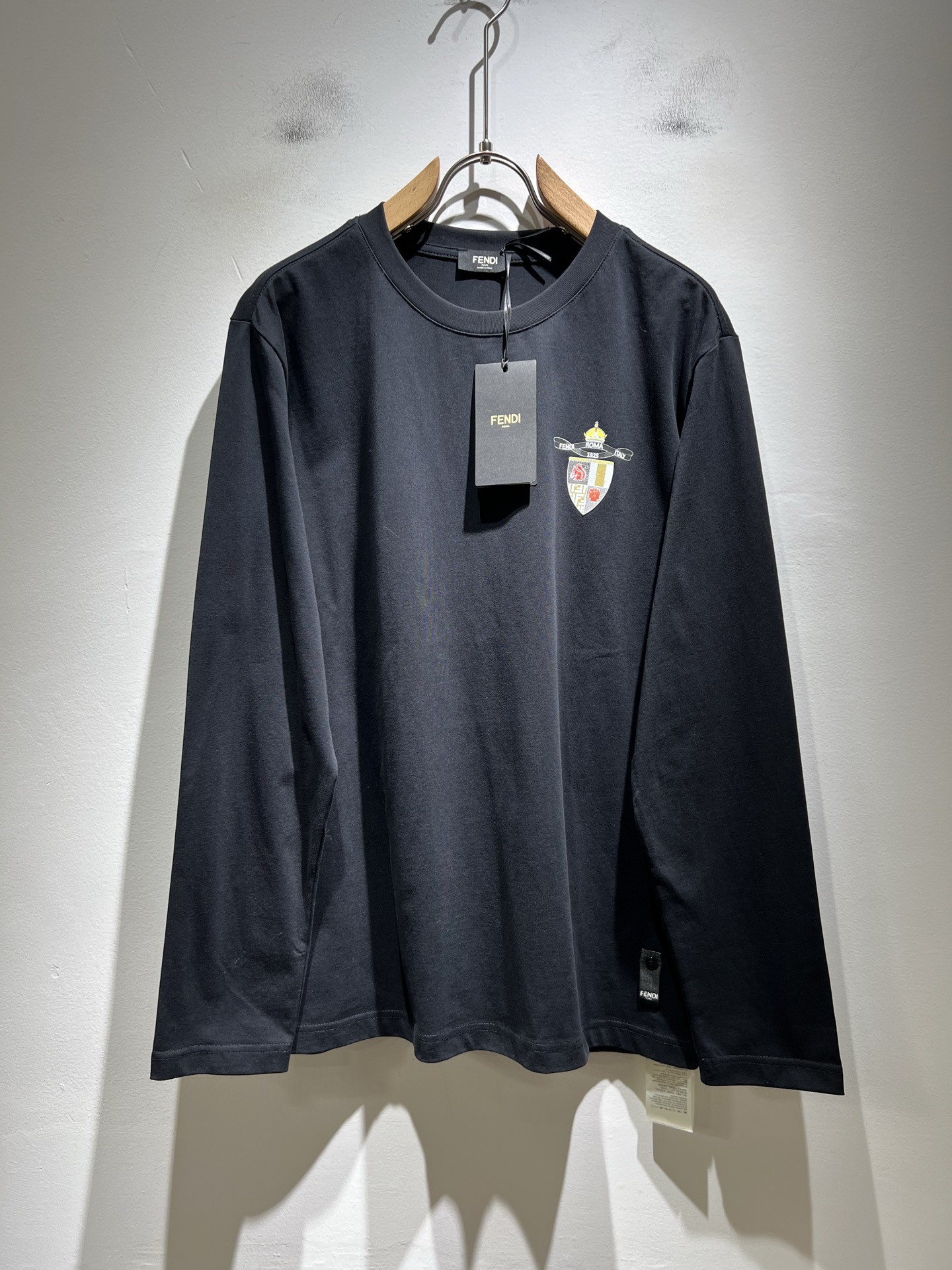 FEN*I 芬*迪2025秋冬新款FD家族FF男女同款👫打底衫，男女同款👫百搭极简短袖。意大利原厂订单，