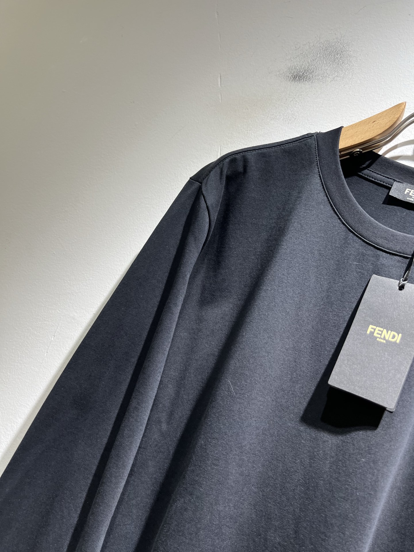 FEN*I 芬*迪2025秋冬新款FD家族FF男女同款👫打底衫，男女同款👫百搭极简短袖。意大利原厂订单，