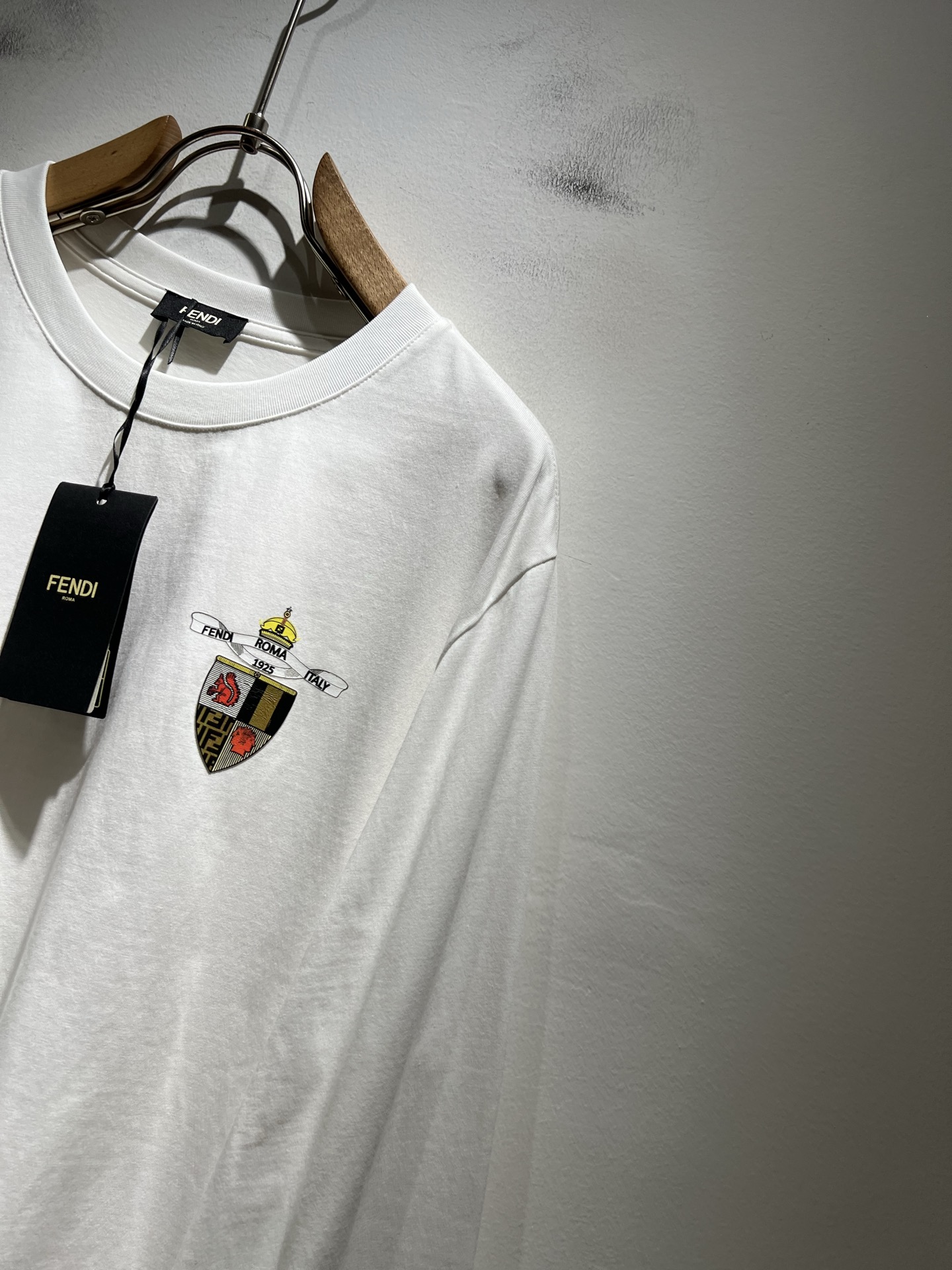 FEN*I 芬*迪2025秋冬新款FD家族FF男女同款👫打底衫，男女同款👫百搭极简短袖。意大利原厂订单，