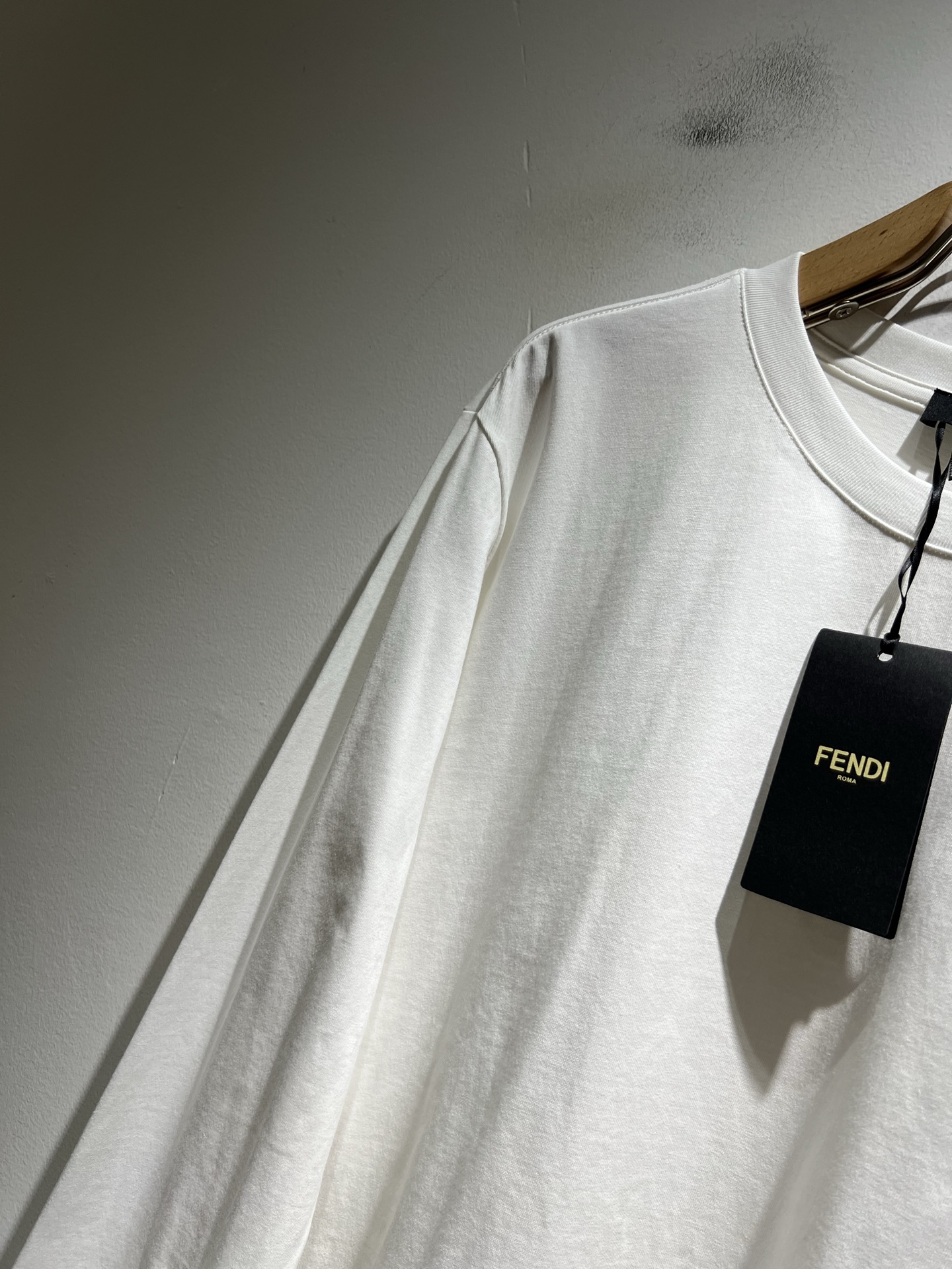 FEN*I 芬*迪2025秋冬新款FD家族FF男女同款👫打底衫，男女同款👫百搭极简短袖。意大利原厂订单，