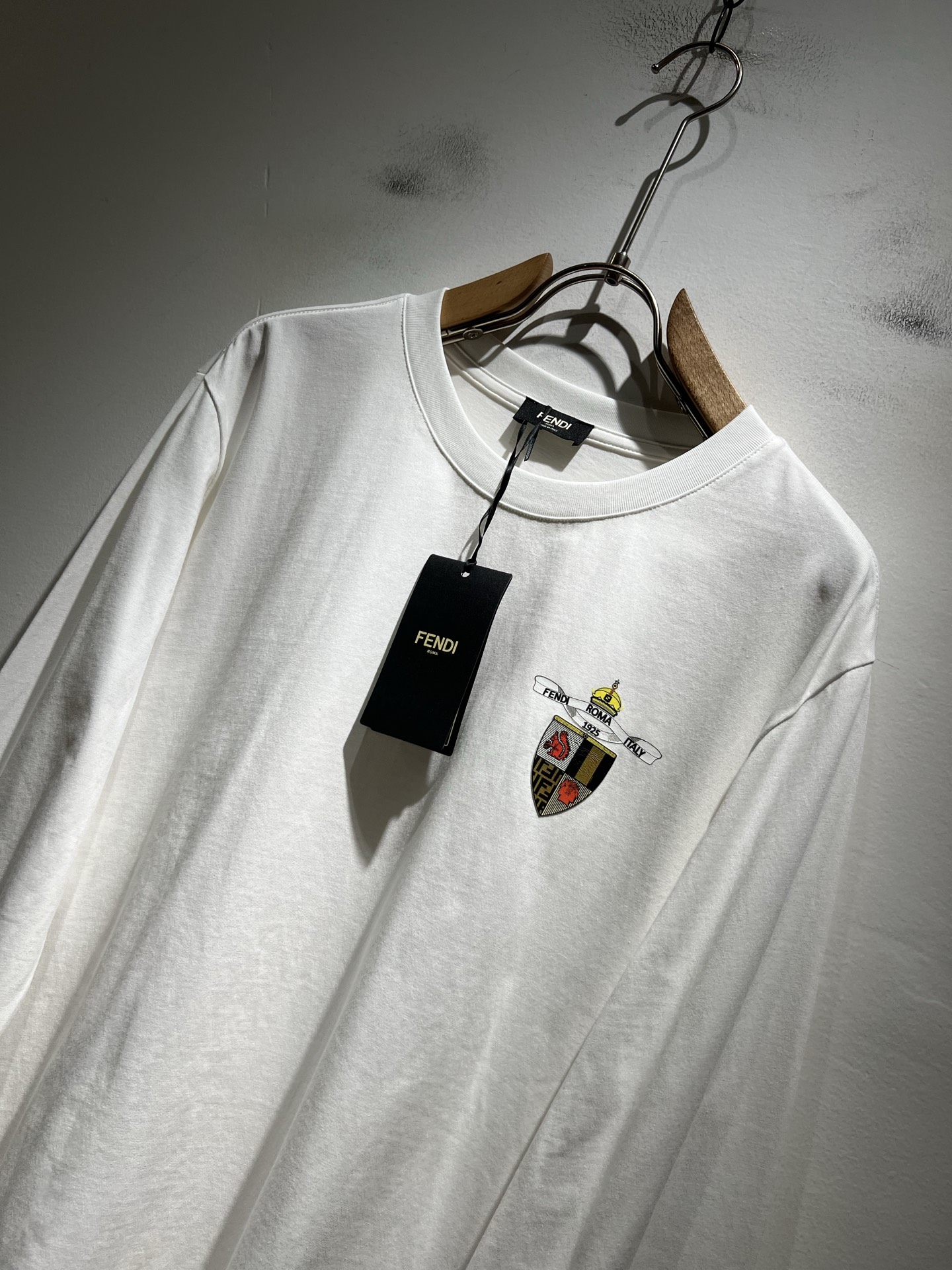 FEN*I 芬*迪2025秋冬新款FD家族FF男女同款👫打底衫，男女同款👫百搭极简短袖。意大利原厂订单，