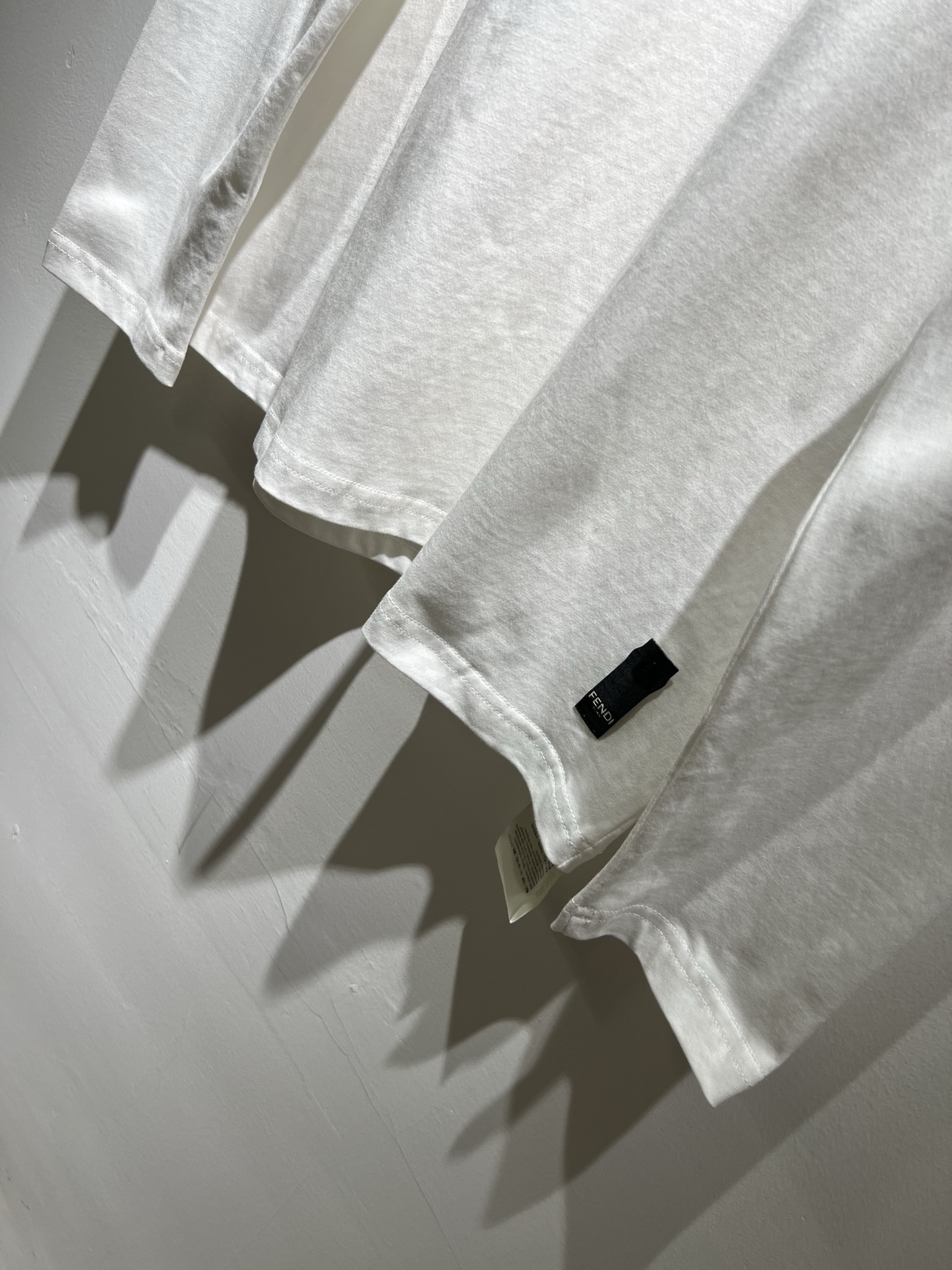 FEN*I 芬*迪2025秋冬新款FD家族FF男女同款👫打底衫，男女同款👫百搭极简短袖。意大利原厂订单，