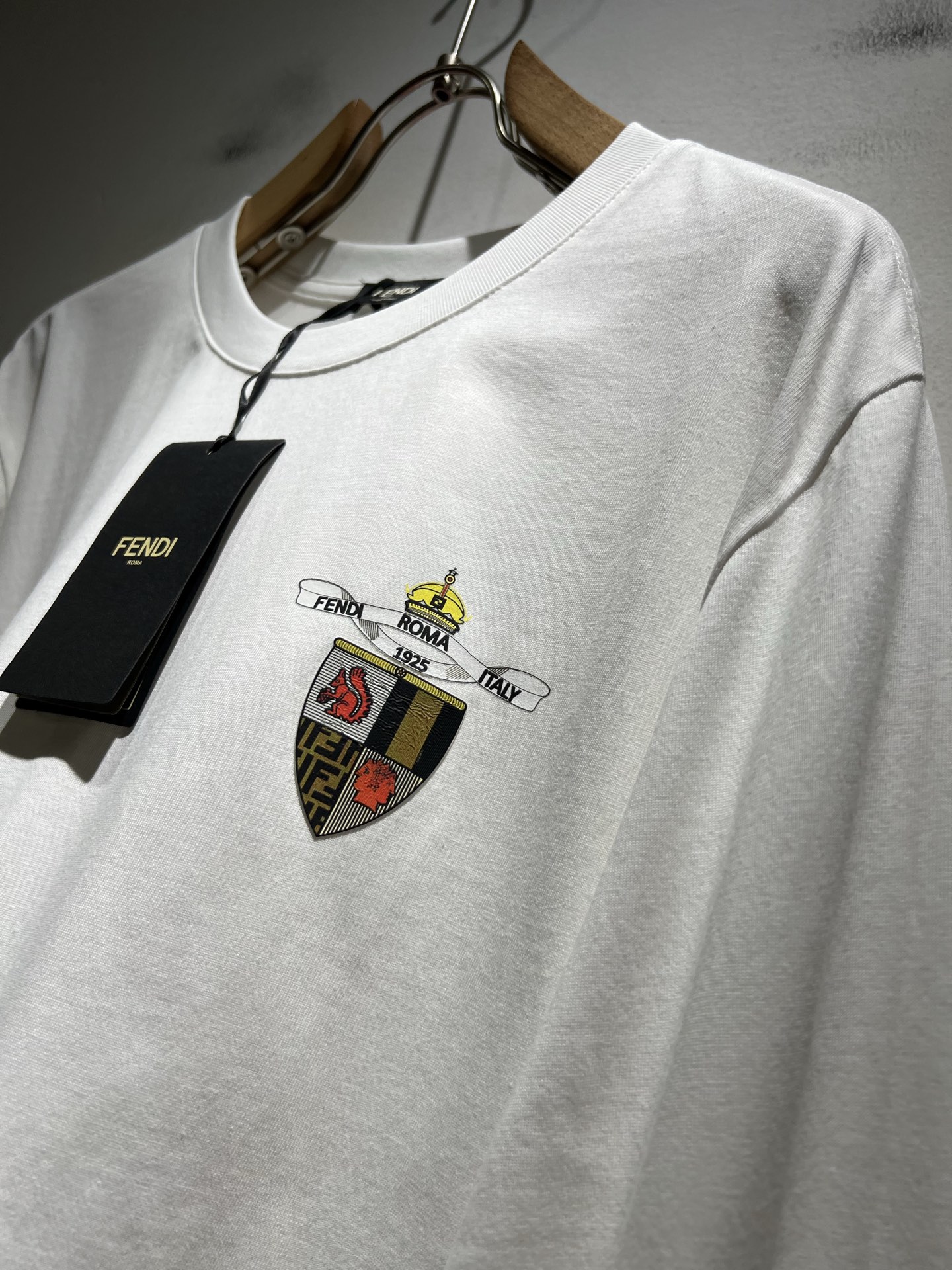 FEN*I 芬*迪2025秋冬新款FD家族FF男女同款👫打底衫，男女同款👫百搭极简短袖。意大利原厂订单，