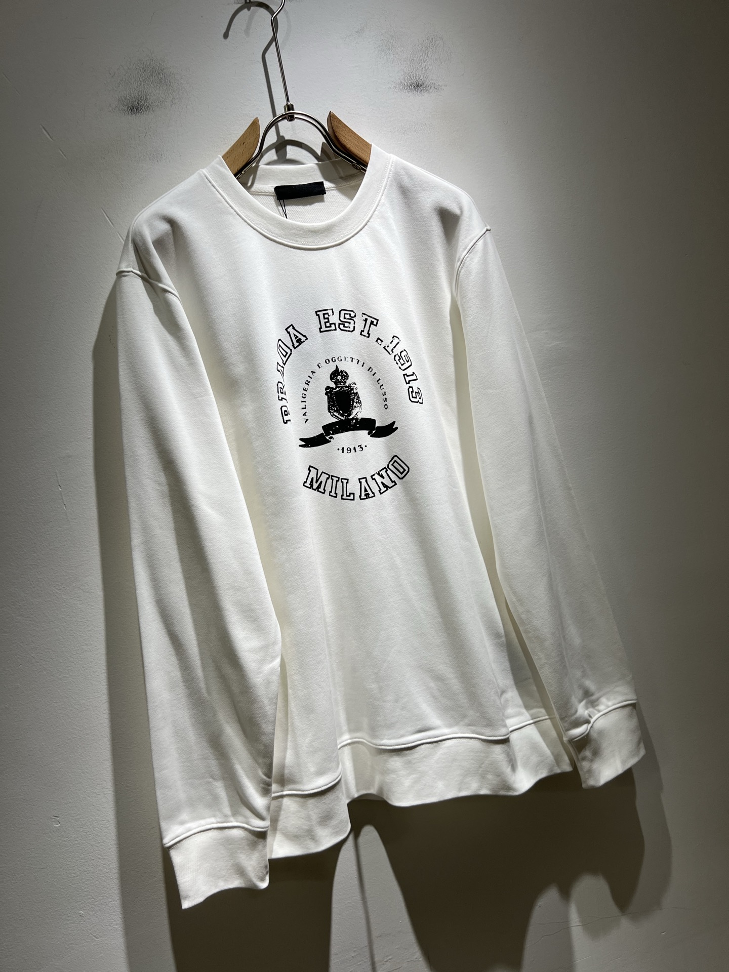 PRAD*A普*达2025秋冬新款男女同款👫长袖卫衣，最新款全网独家首上！！~既经典有时尚百搭，谁不爱啊