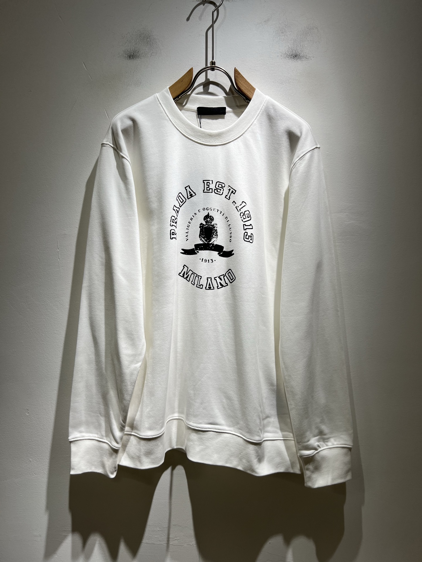 PRAD*A普*达2025秋冬新款男女同款👫长袖卫衣，最新款全网独家首上！！~既经典有时尚百搭，谁不爱啊