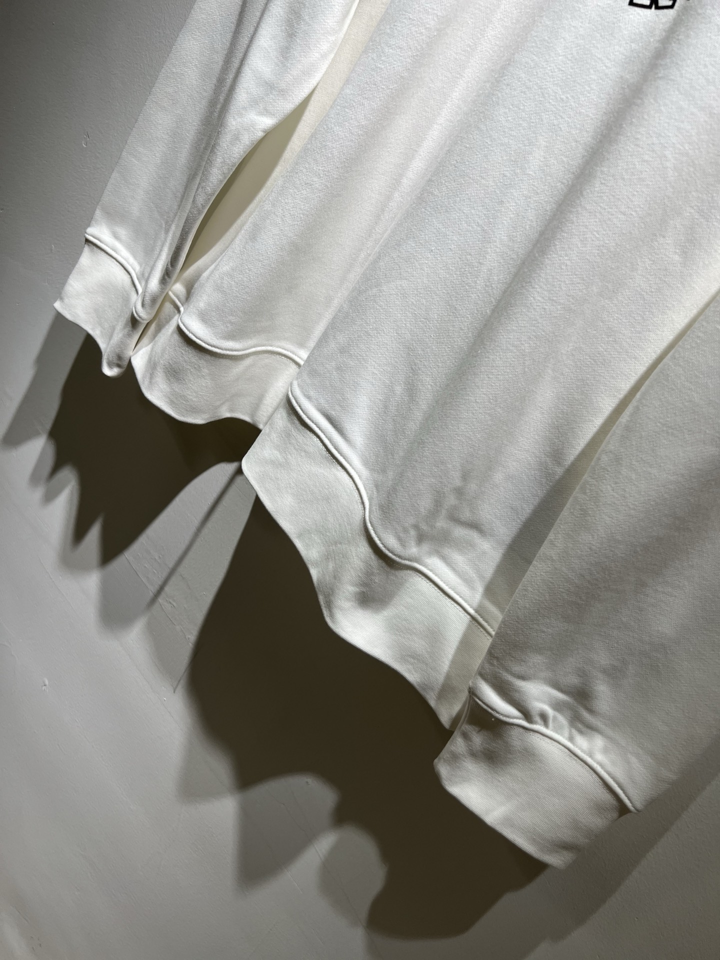 PRAD*A普*达2025秋冬新款男女同款👫长袖卫衣，最新款全网独家首上！！~既经典有时尚百搭，谁不爱啊