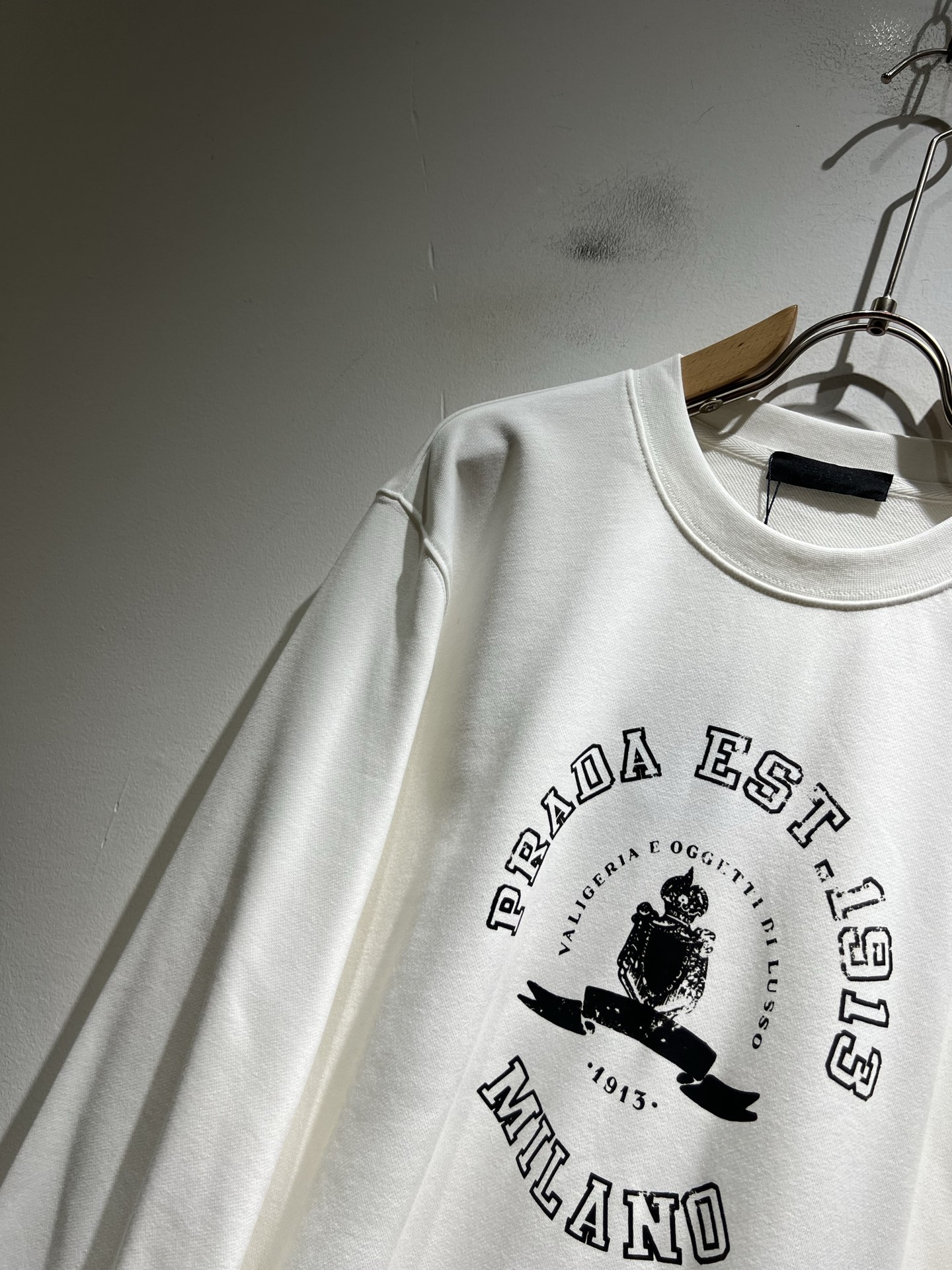 PRAD*A普*达2025秋冬新款男女同款👫长袖卫衣，最新款全网独家首上！！~既经典有时尚百搭，谁不爱啊